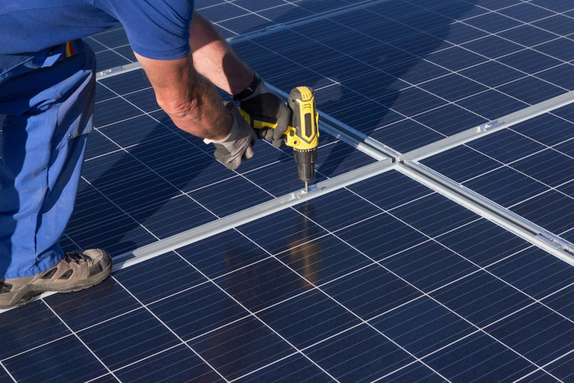 La instalación de placas solares como alternativa para el ahorro eléctrico y freno del cambio climático