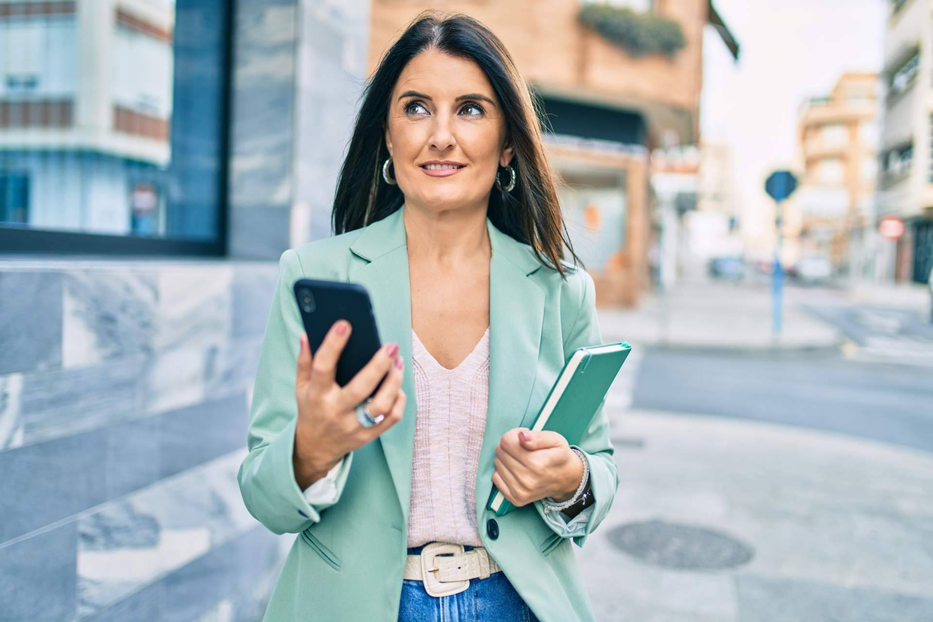 El emprendimiento femenino es impulsado por P&G y Womenalia en la 5ª edición de las becas #SigueAdelante