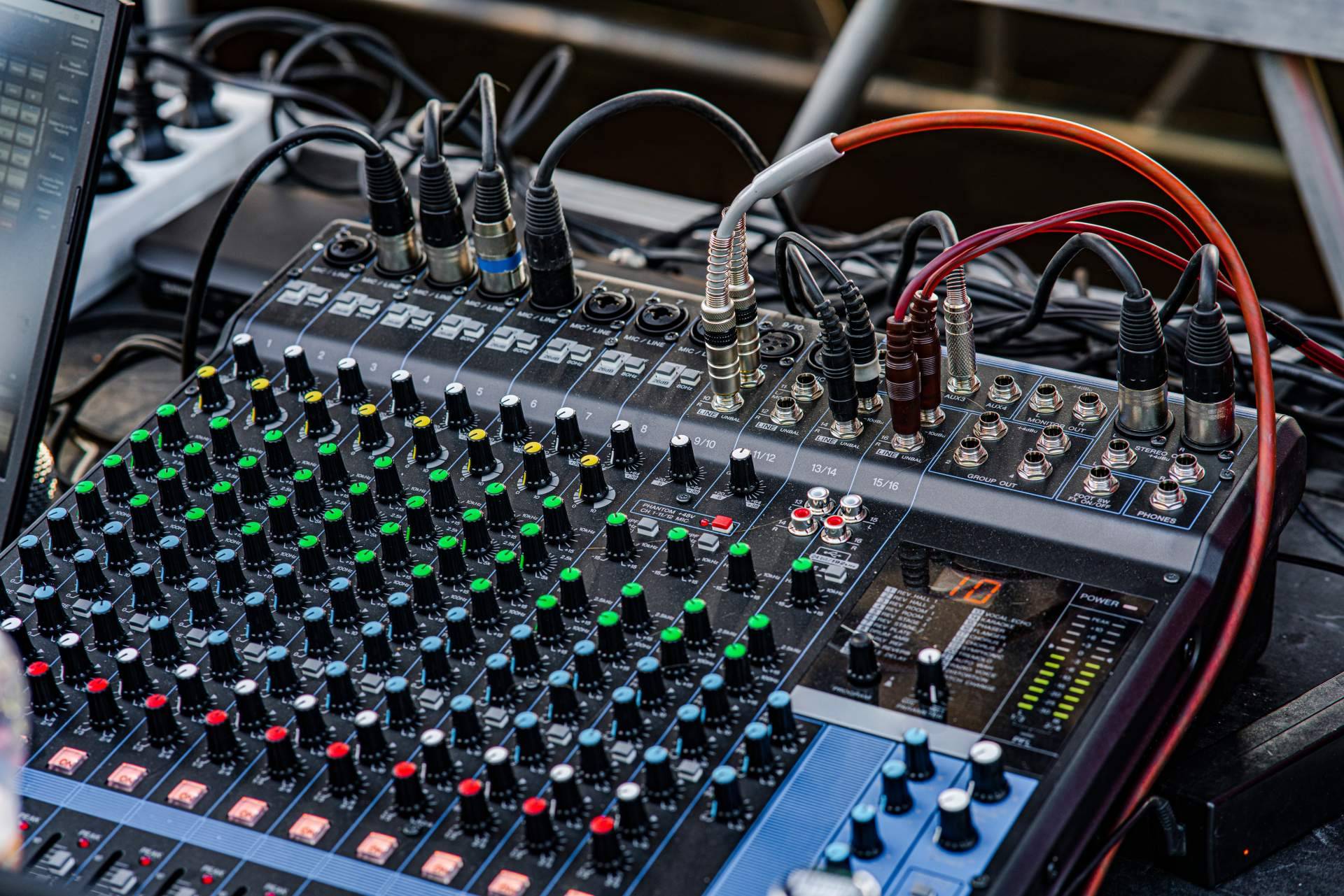 Servicio de grabación y mezcla en Madrid en el estudio de grabación KMC