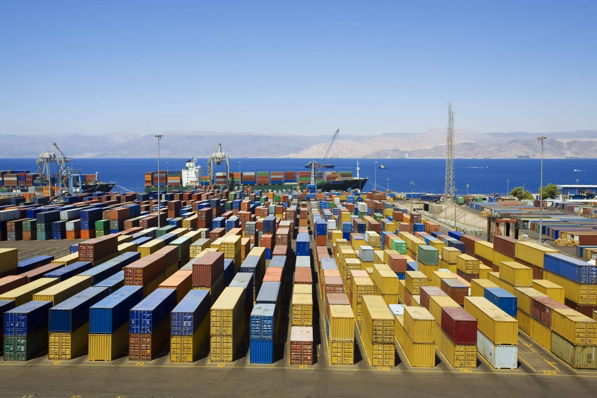 Acirfa Shipping International ofrece servicios marítimos y aéreos completos de calidad, transporte marítimo de contenedores
