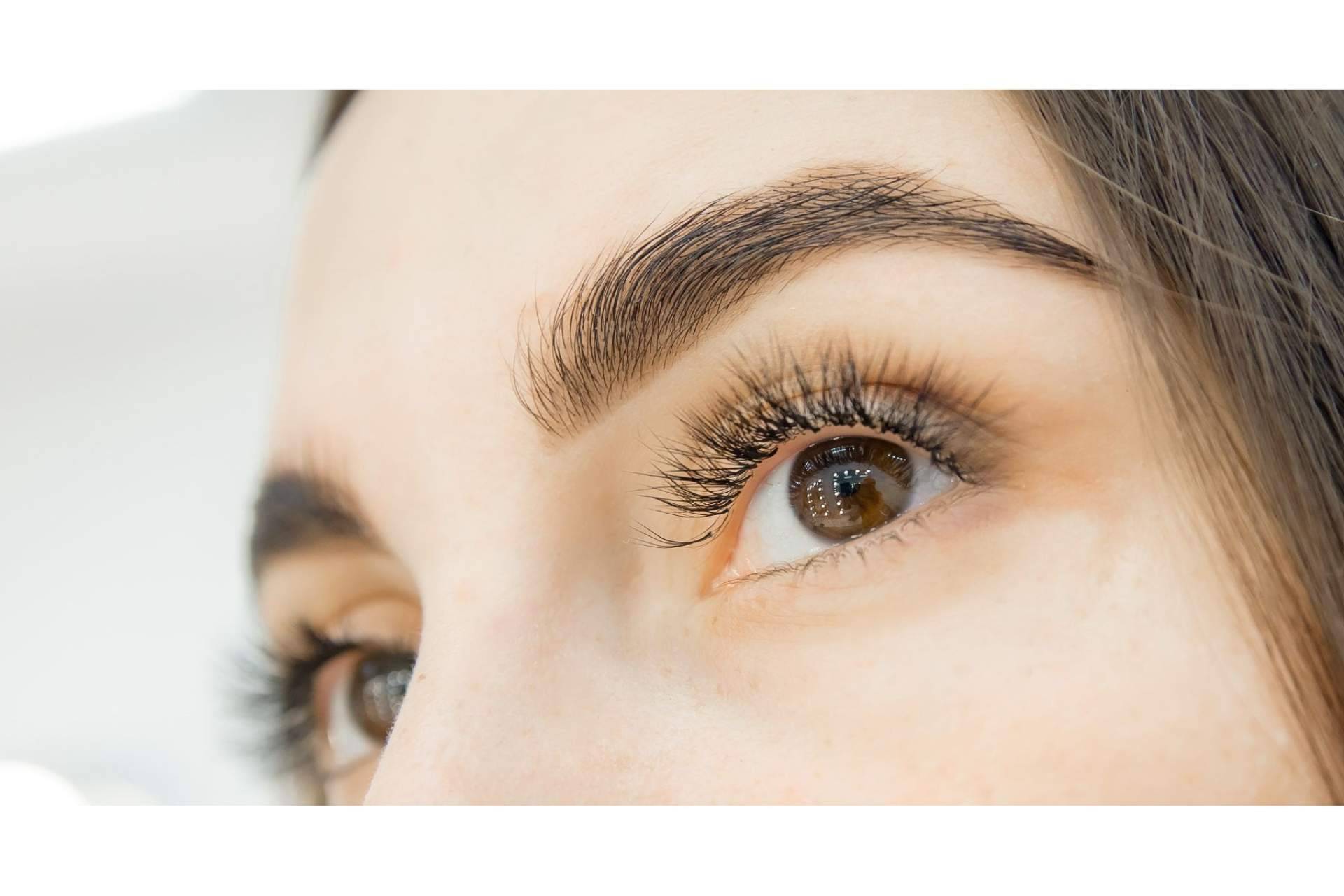 Una solución definitiva para transformar la apariencia, el injerto de cejas en mujeres