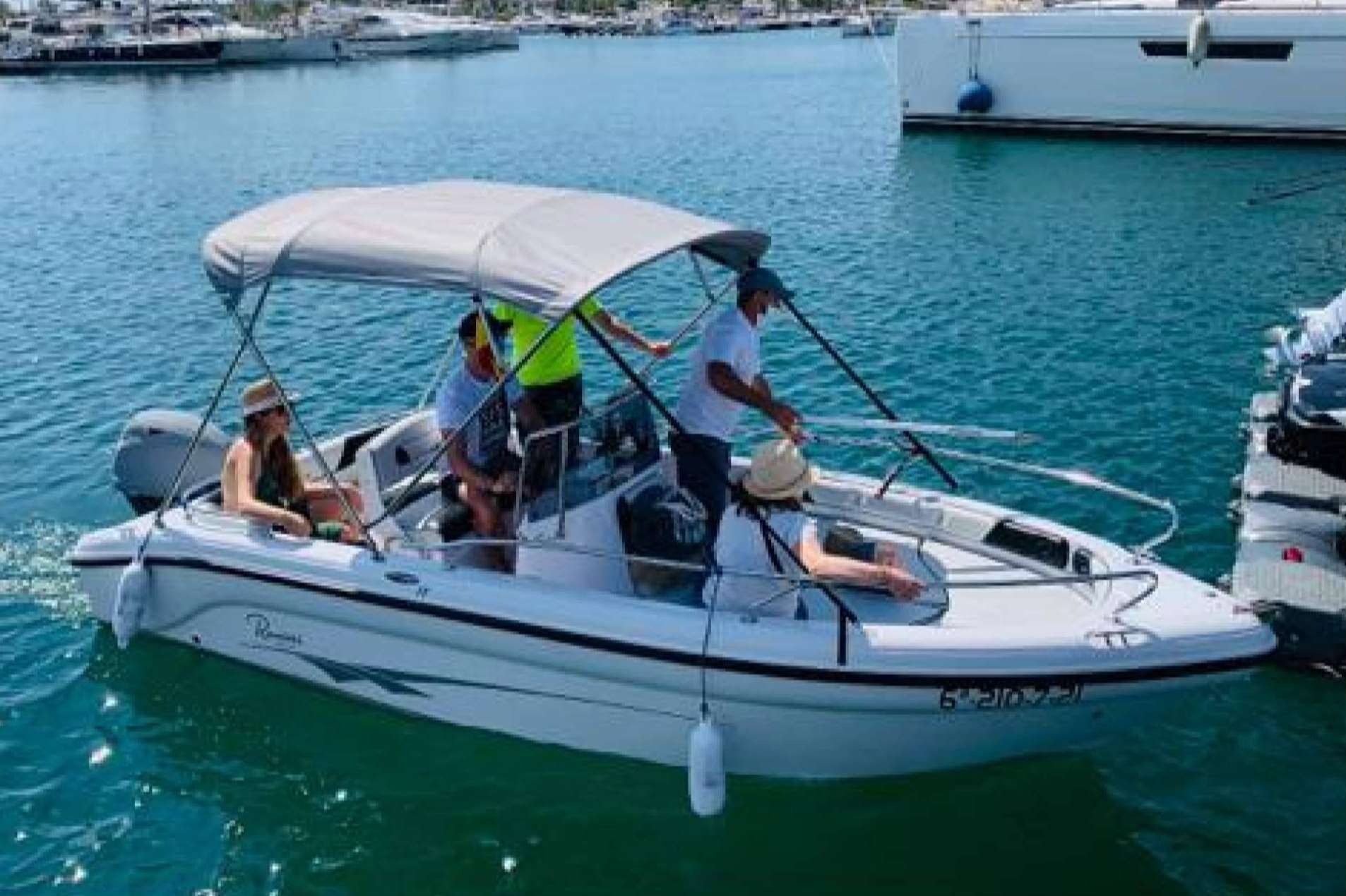 Alquiler barco sin licencia con Kalima Charter