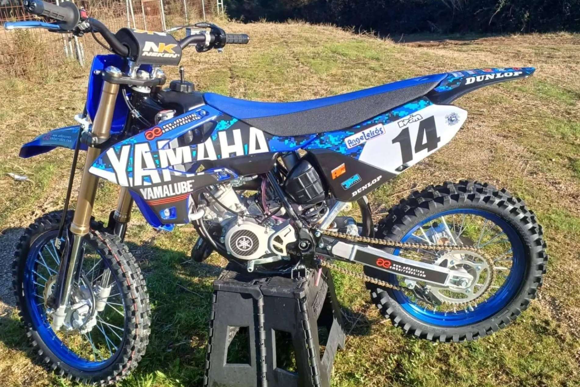 Los nuevos modelos de pegatinas para moto que incluye en su catálogo ADHESIVOSEMBARRADOS