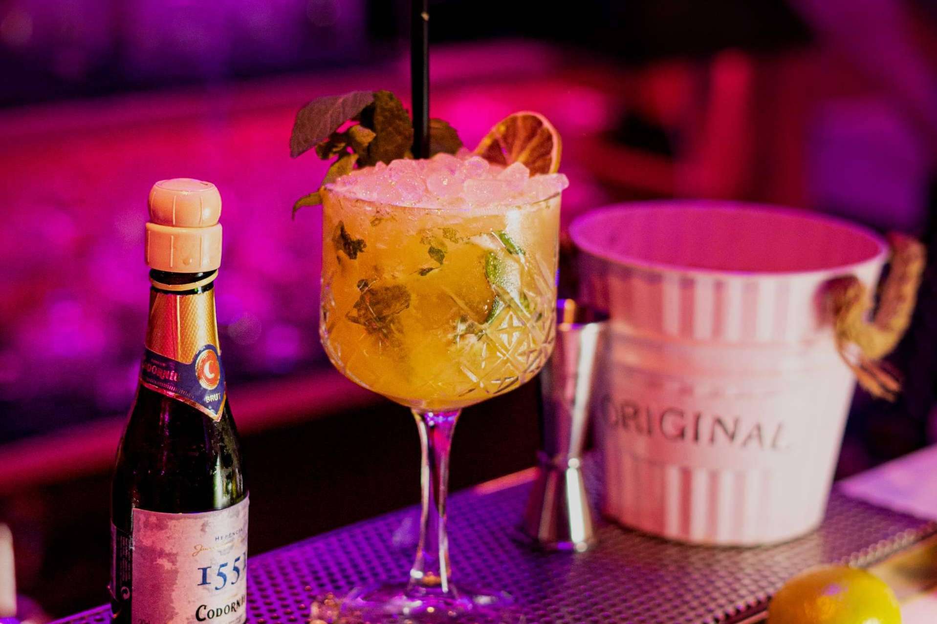 Enbabia Infused, la coctelería en Madrid que promueve intercambio cultural y experiencias únicas
