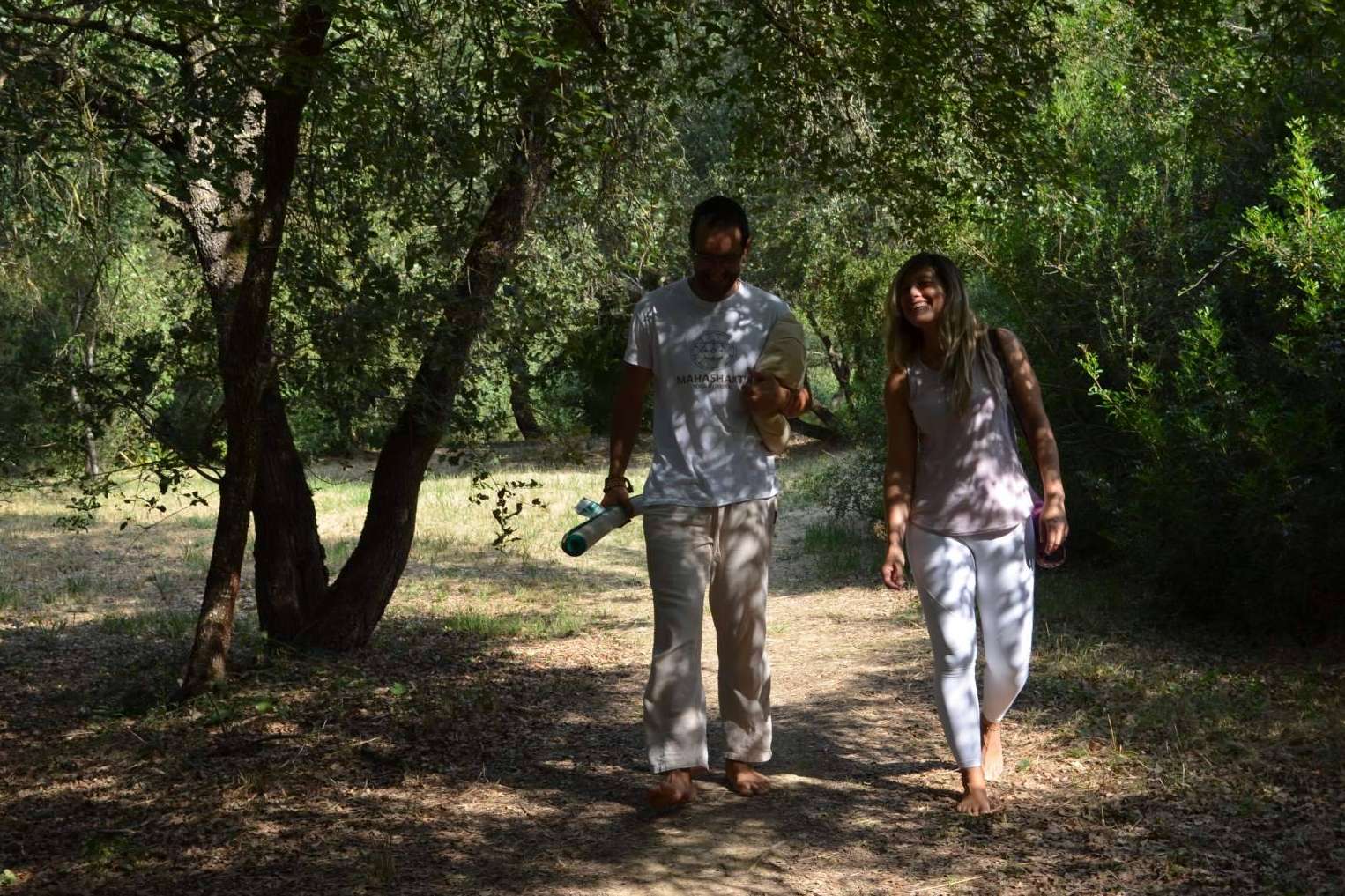 Acudir a retiros de yoga en la naturaleza para conectar con uno mismo