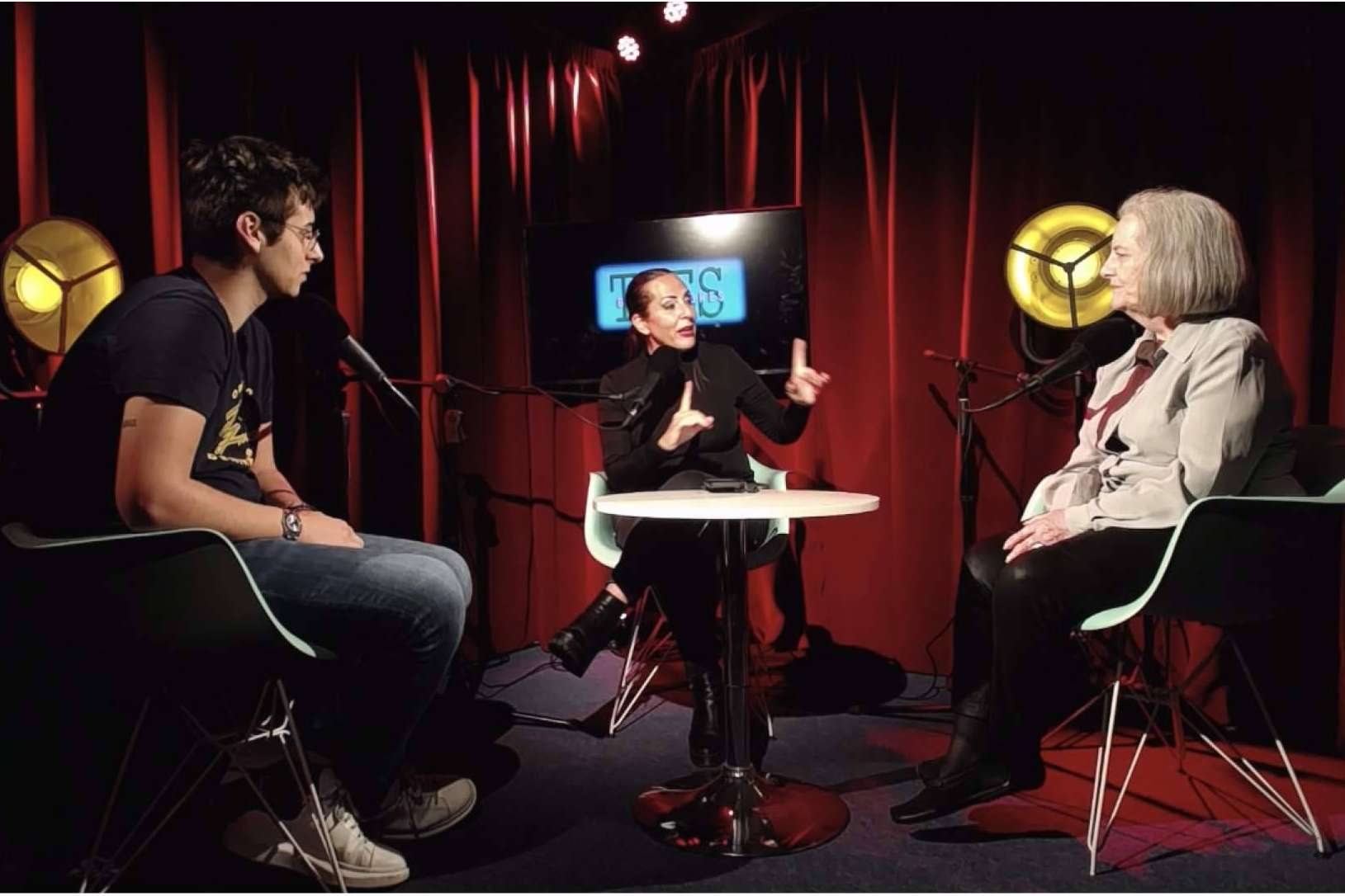 Canal 4 Televisió añade a su parrilla el podcast '3 Generaciones'