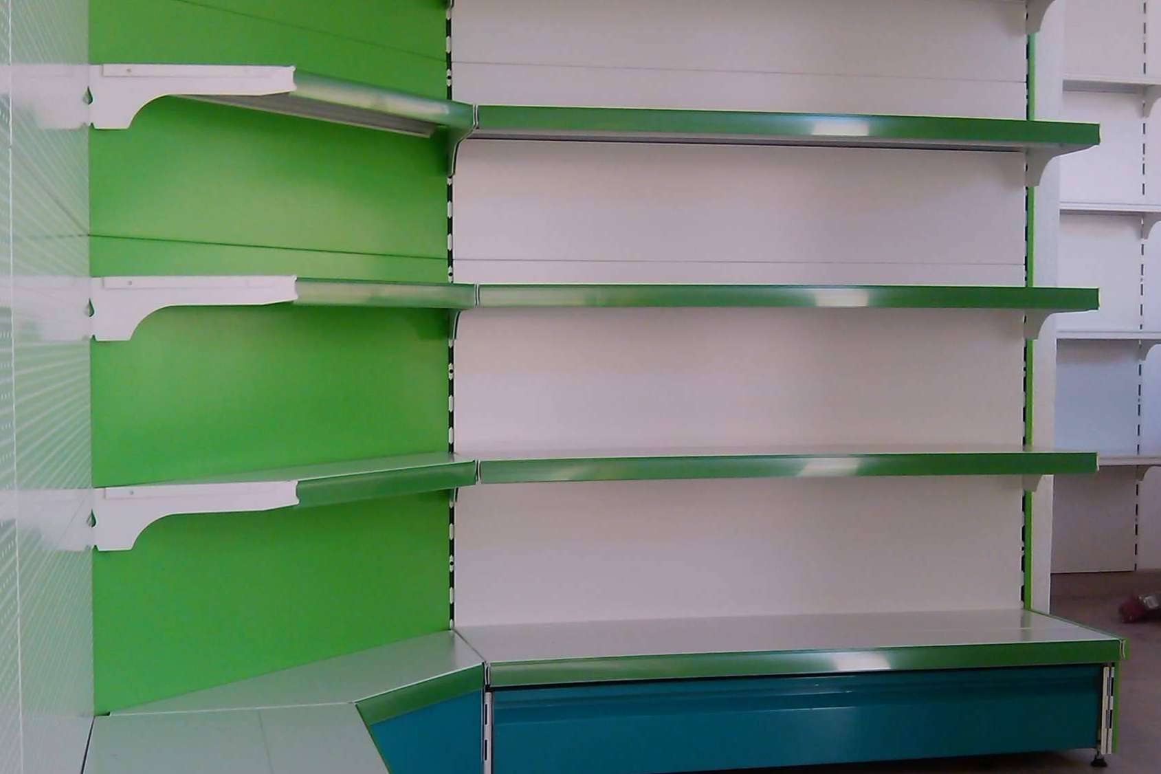 Estanterías para comercios de todo tipo con Equipotutienda