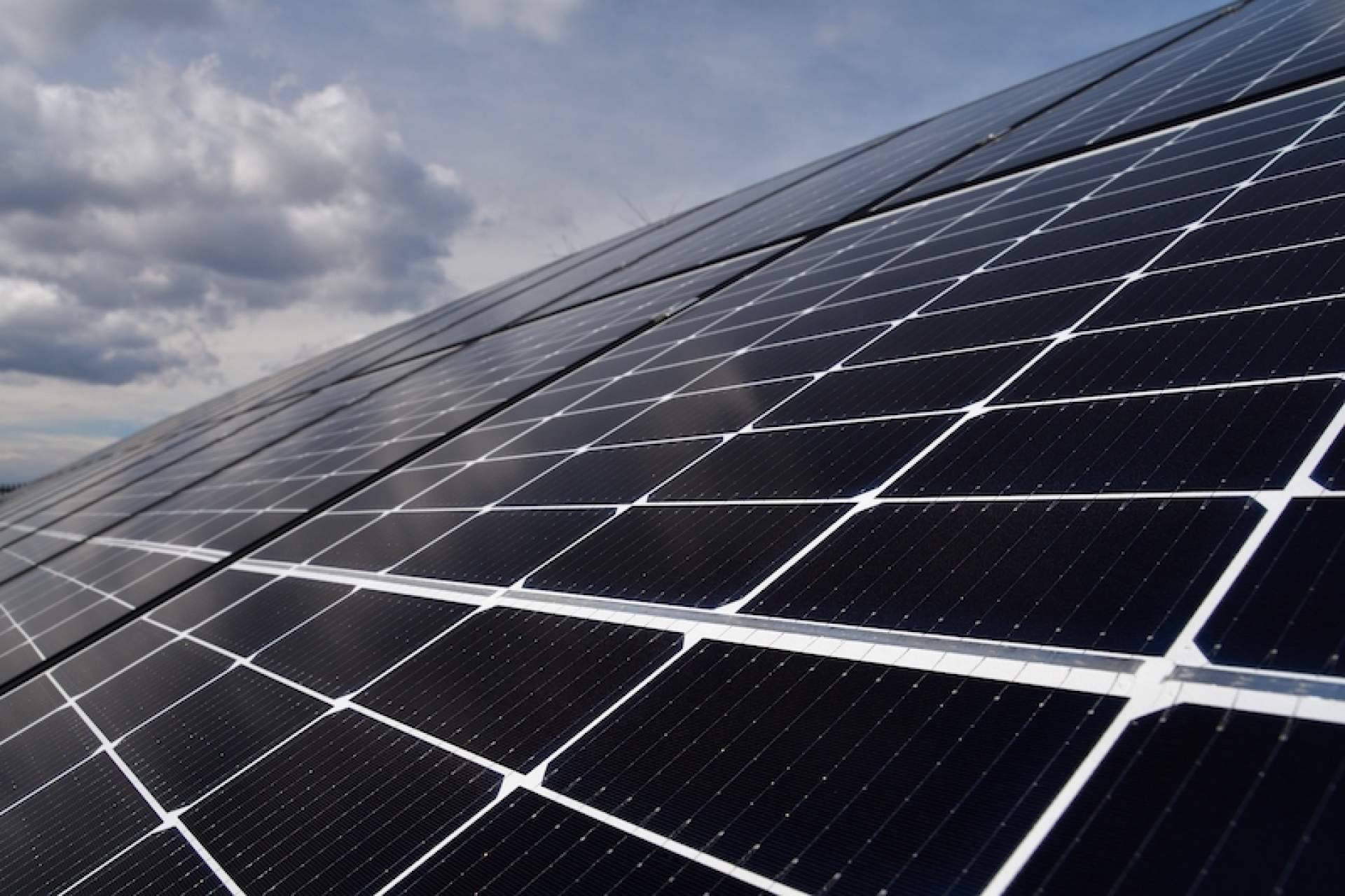 La ayuda de profesionales del autoconsumo industrial para ahorrar en la factura de luz