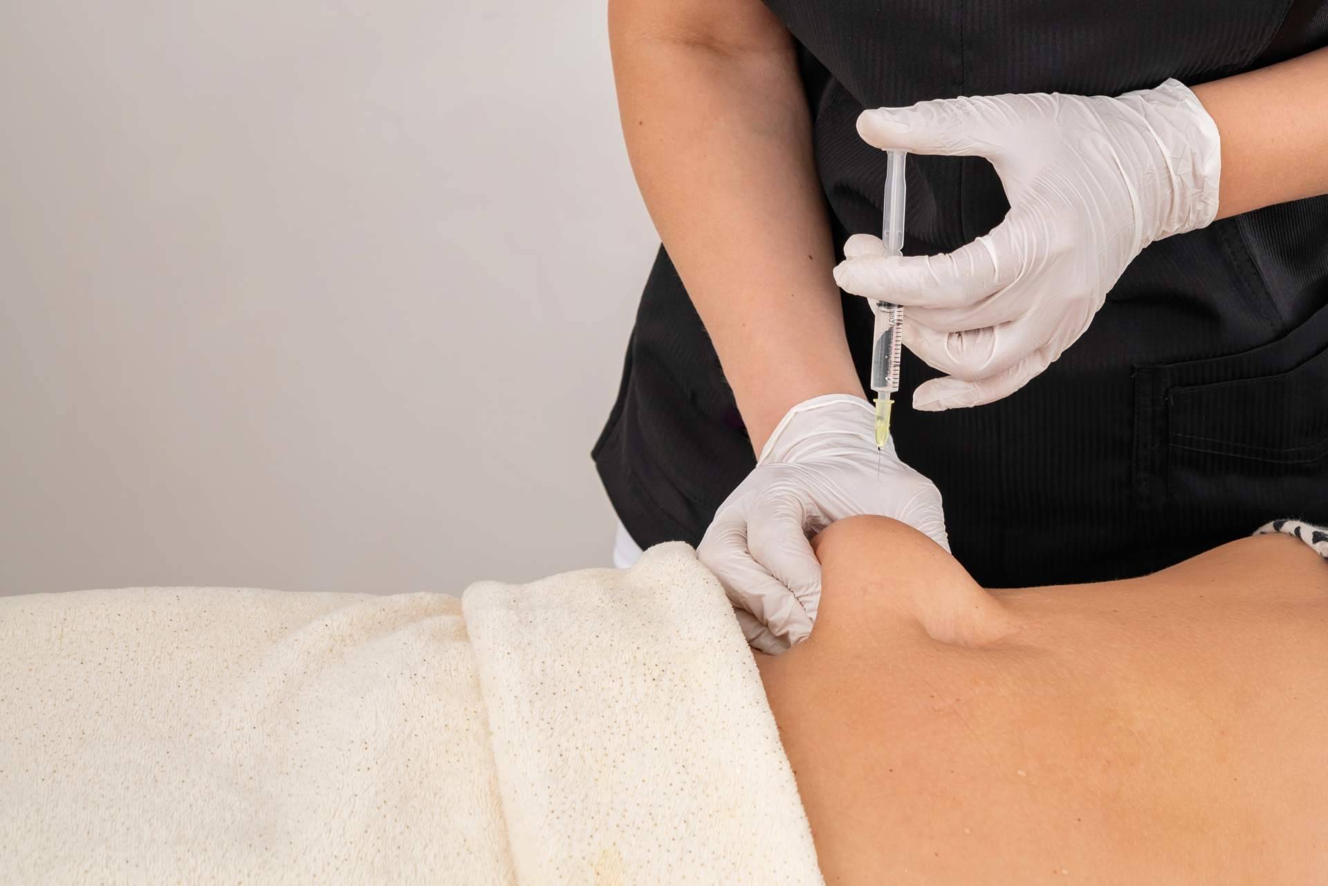 Mesoterapia corporal para tonificar e hidratar la piel y reducir la celulitis, los servicios de Clínica Zahara
