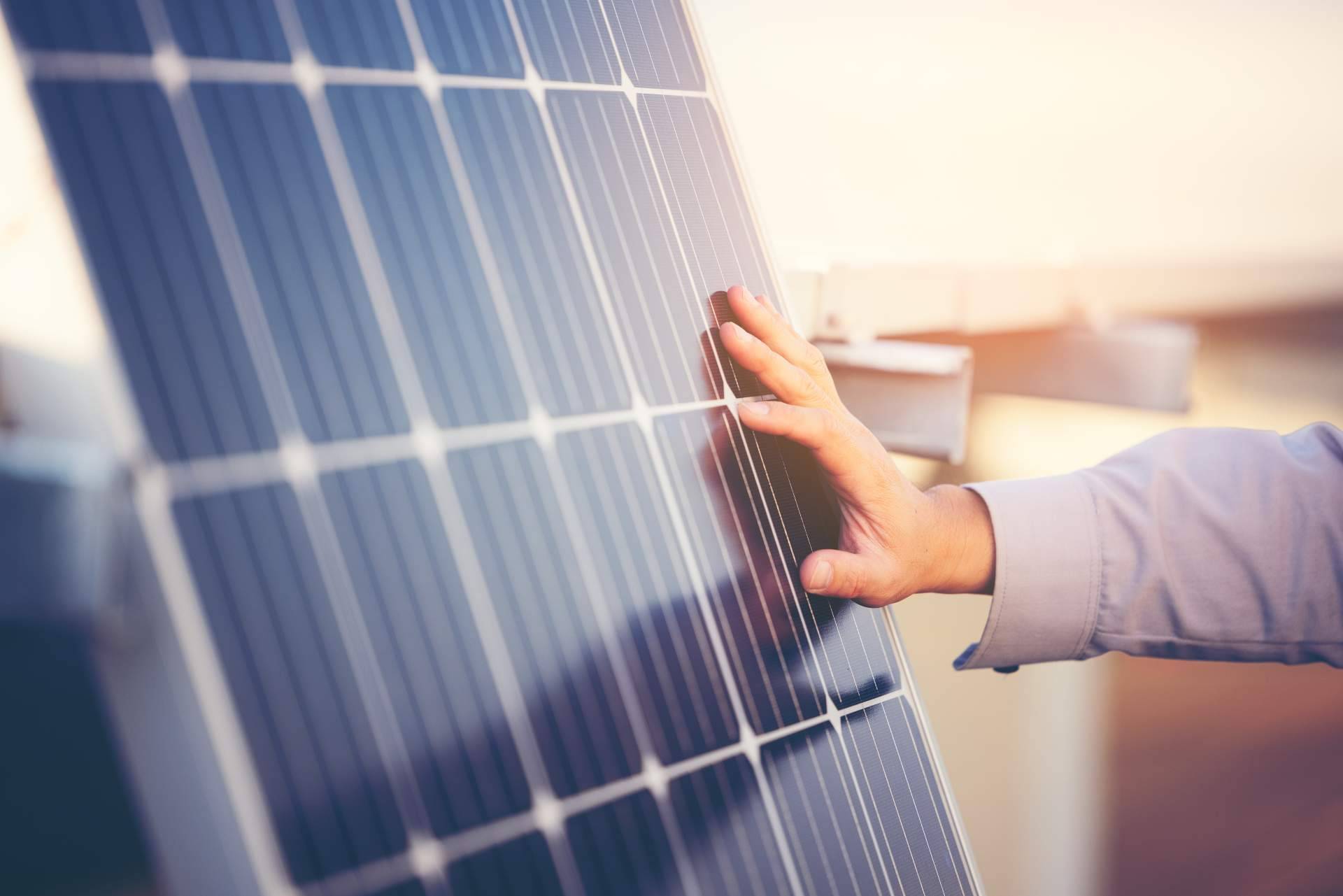 El servicio de instalación de placas solares de balcón con Solomnia