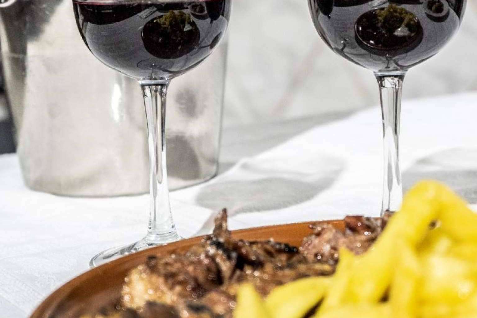 El Cruce Chauchina es un hotel restaurante cerca del aeropuerto con una marcada historia familiar