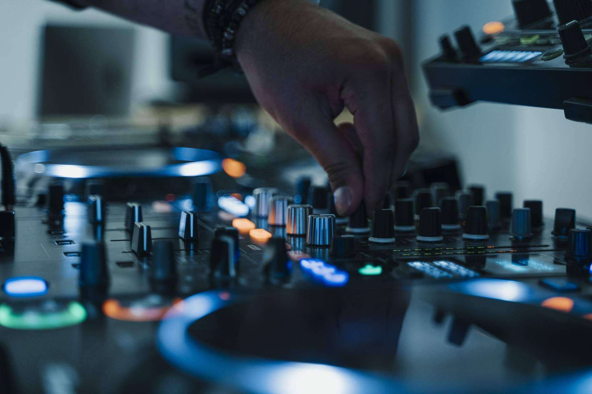 EUMES imparte formación DJ en Girona para lograr el estrellato musical