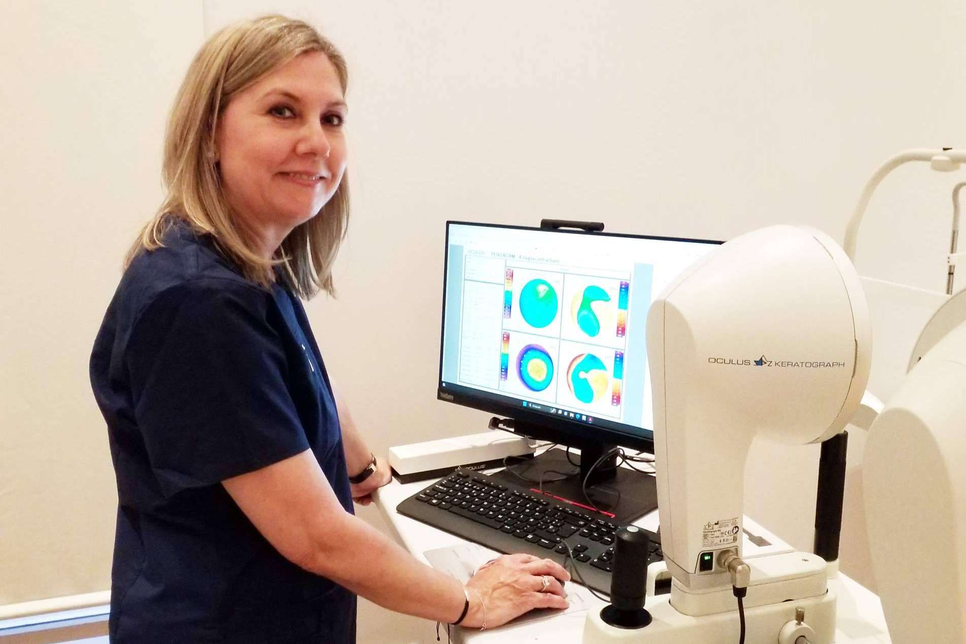Maestra de la Mirada; el éxito de la reconocida oftalmóloga Doctora Marín