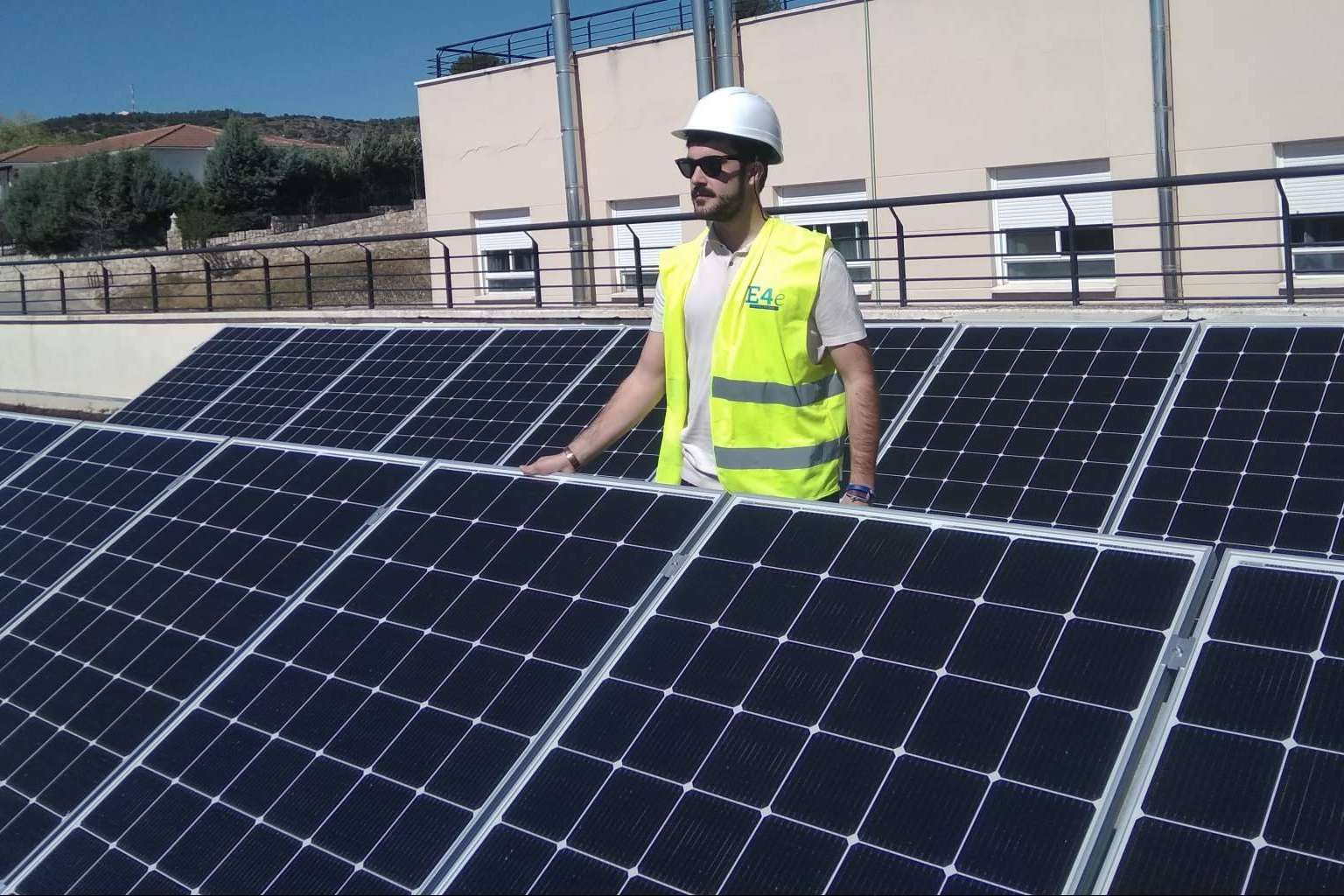 El equipo de E4e Soluciones es experto en servicios de autoconsumo para residencias de mayores y hospitales