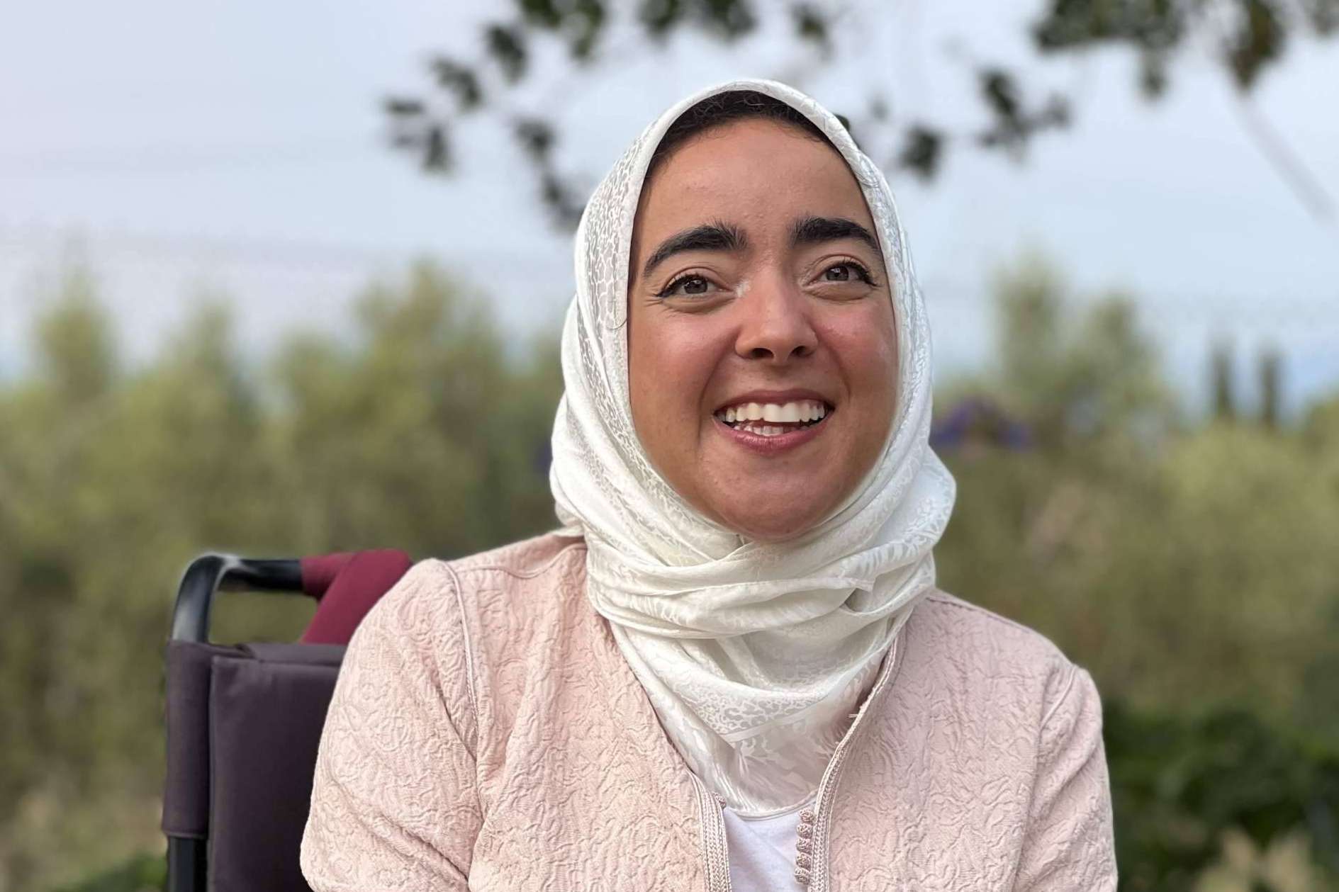 Hanan Riyani, una historia llena de superación personal y ganas de ayudar a los demás
