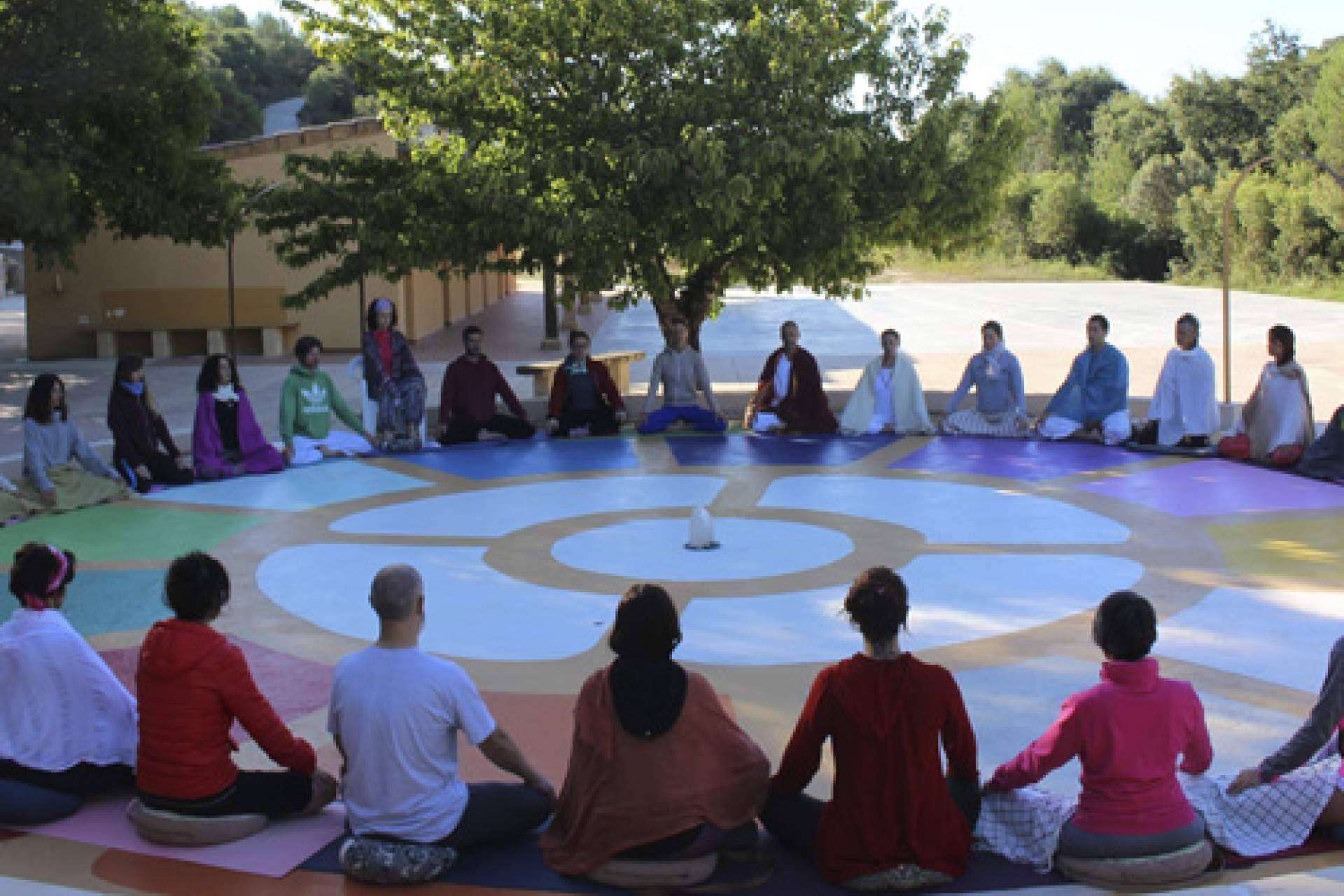 Los diferentes retiros intensivos de yoga integral, meditación, danza-yoga y yoga en femenino de la Escuela Mahashakti