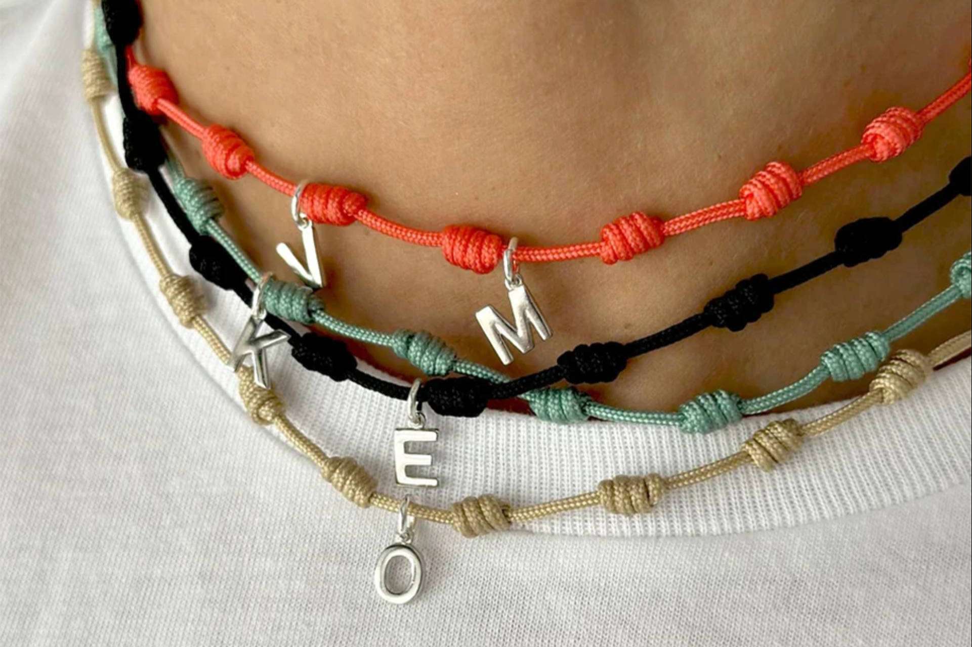 Anitials se suma a las últimas tendencias con su extenso catálogo de collares con iniciales