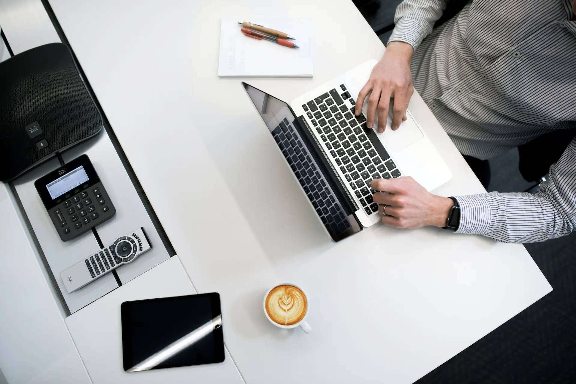 Conocer los beneficios de contratar a un traductor profesional especializado