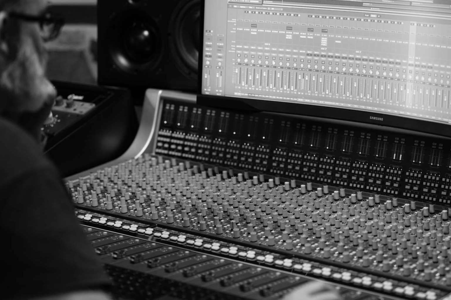 Los ingenieros de sonido profesionales de Órbita Sonora
