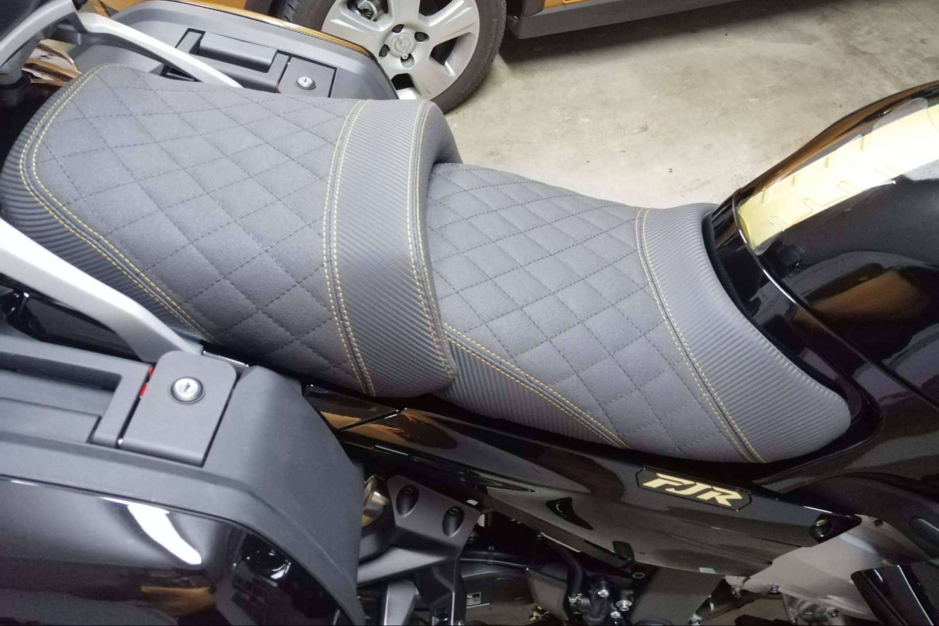 JM Fundas incluye en su catálogo espumas vicoelásticas para hacer los asientos de moto más cómodos