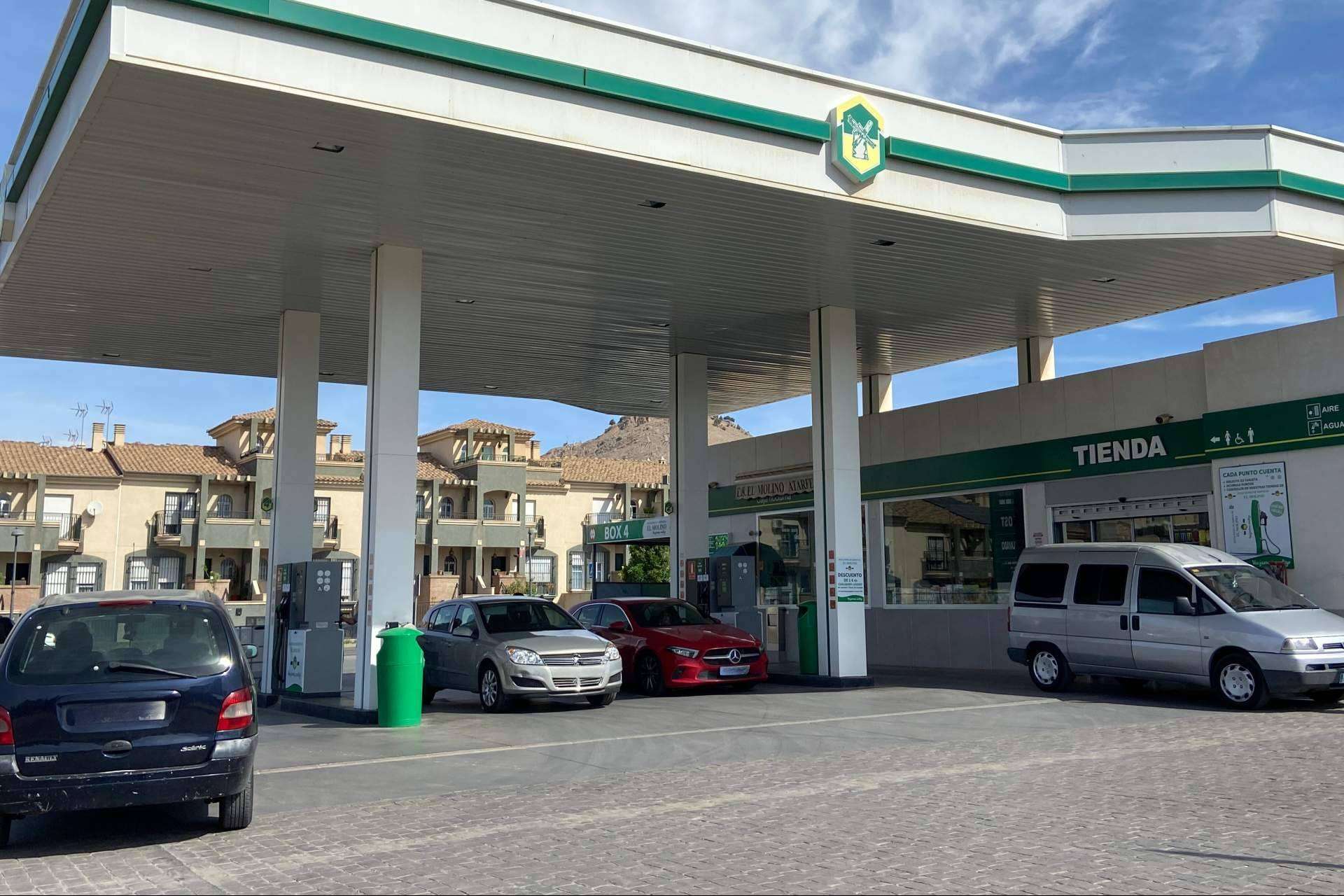 E.S. El Molino, una de las principales gasolineras low cost en Granada