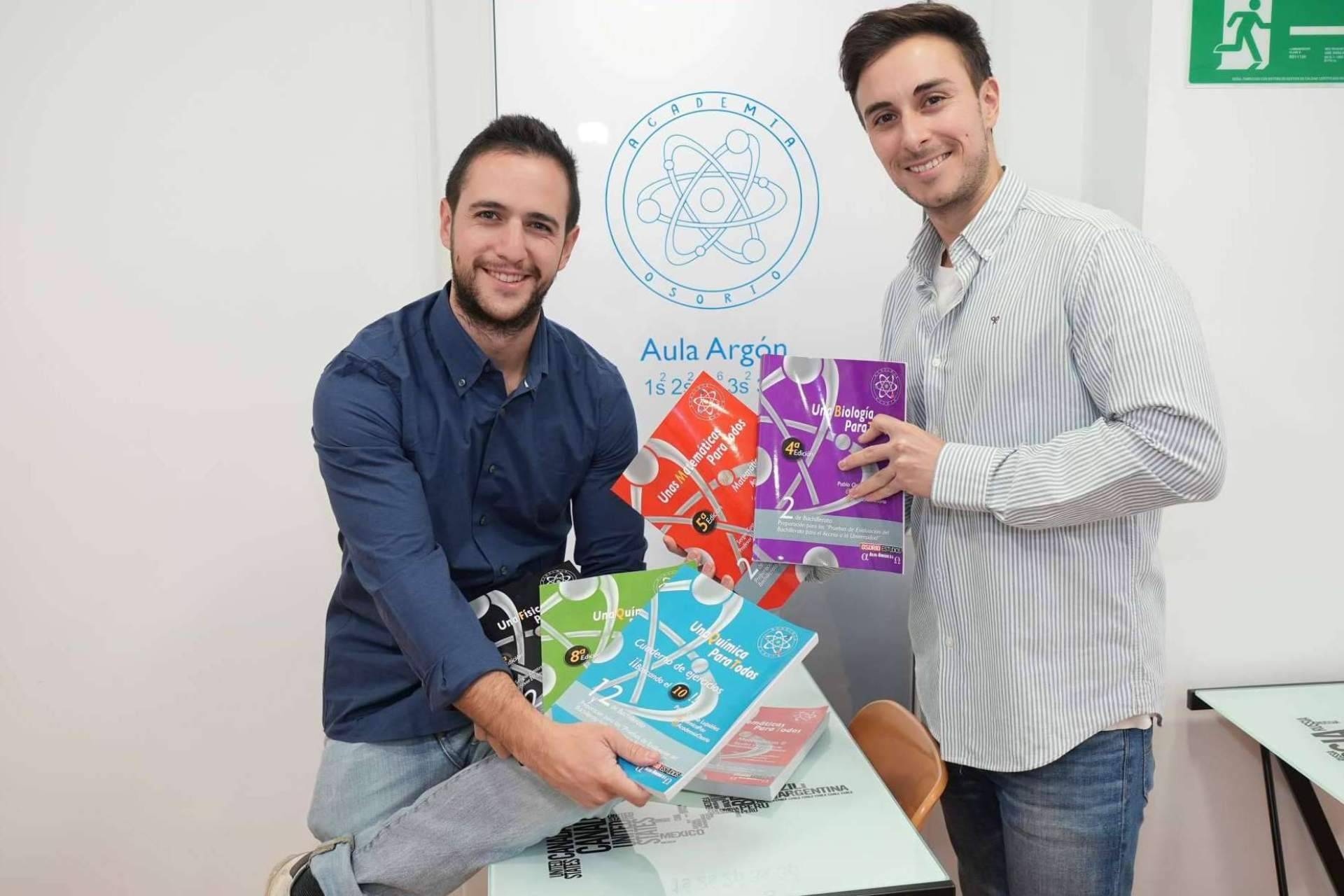 ¿Por qué los jóvenes hacen cola para comprar libros de química?