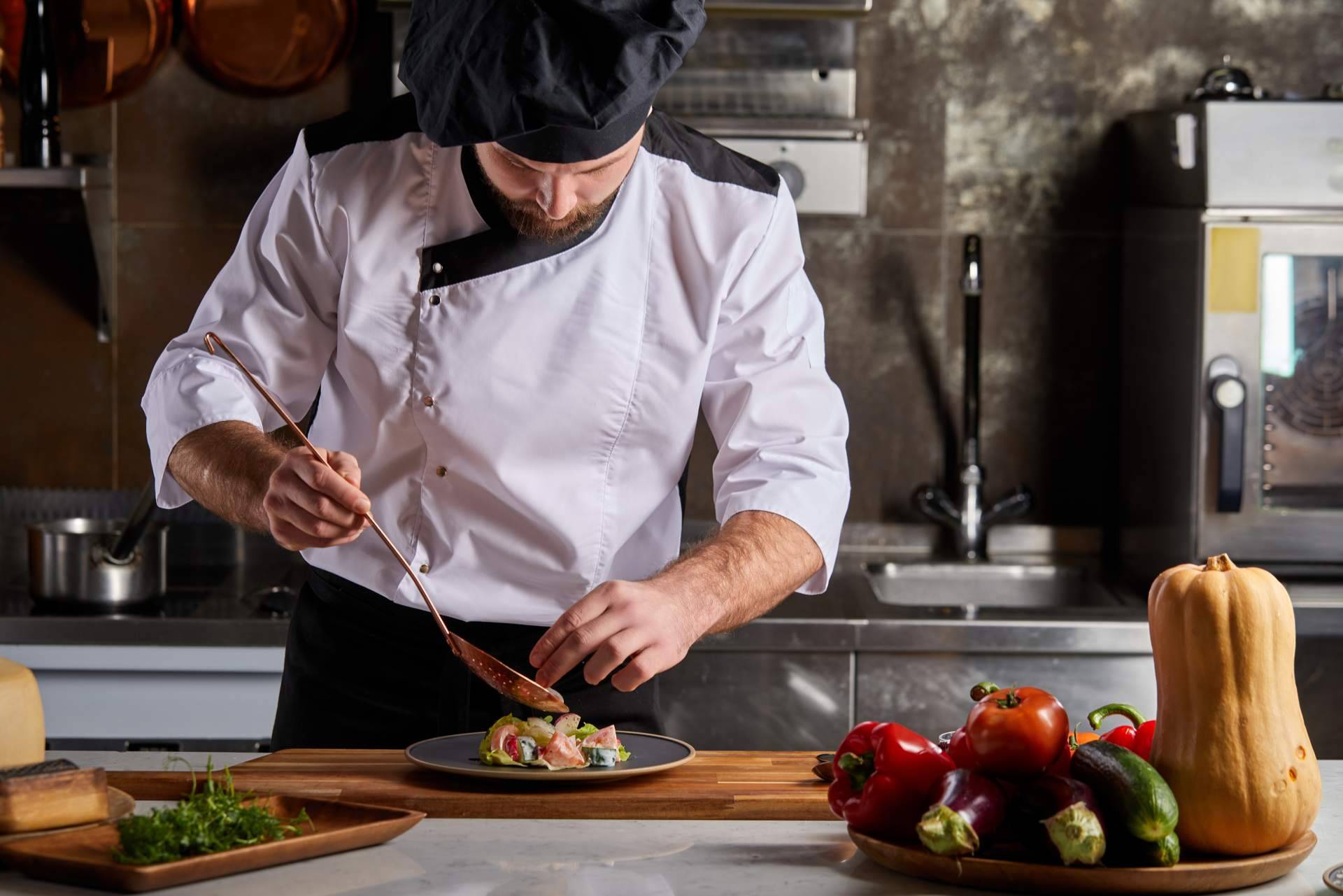 ¿Cuáles son las chaquetillas de cocinero que marcan tendencia?