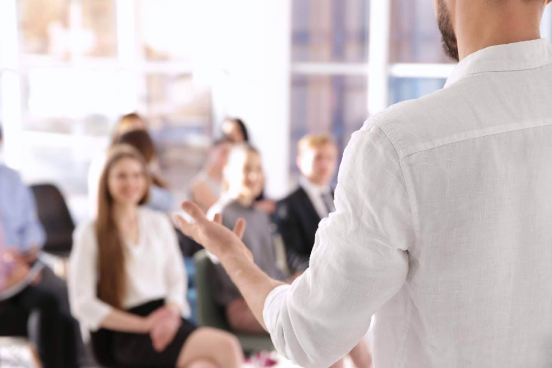 Convertirse en un experto paralegal con la formación jurídica de E&J School