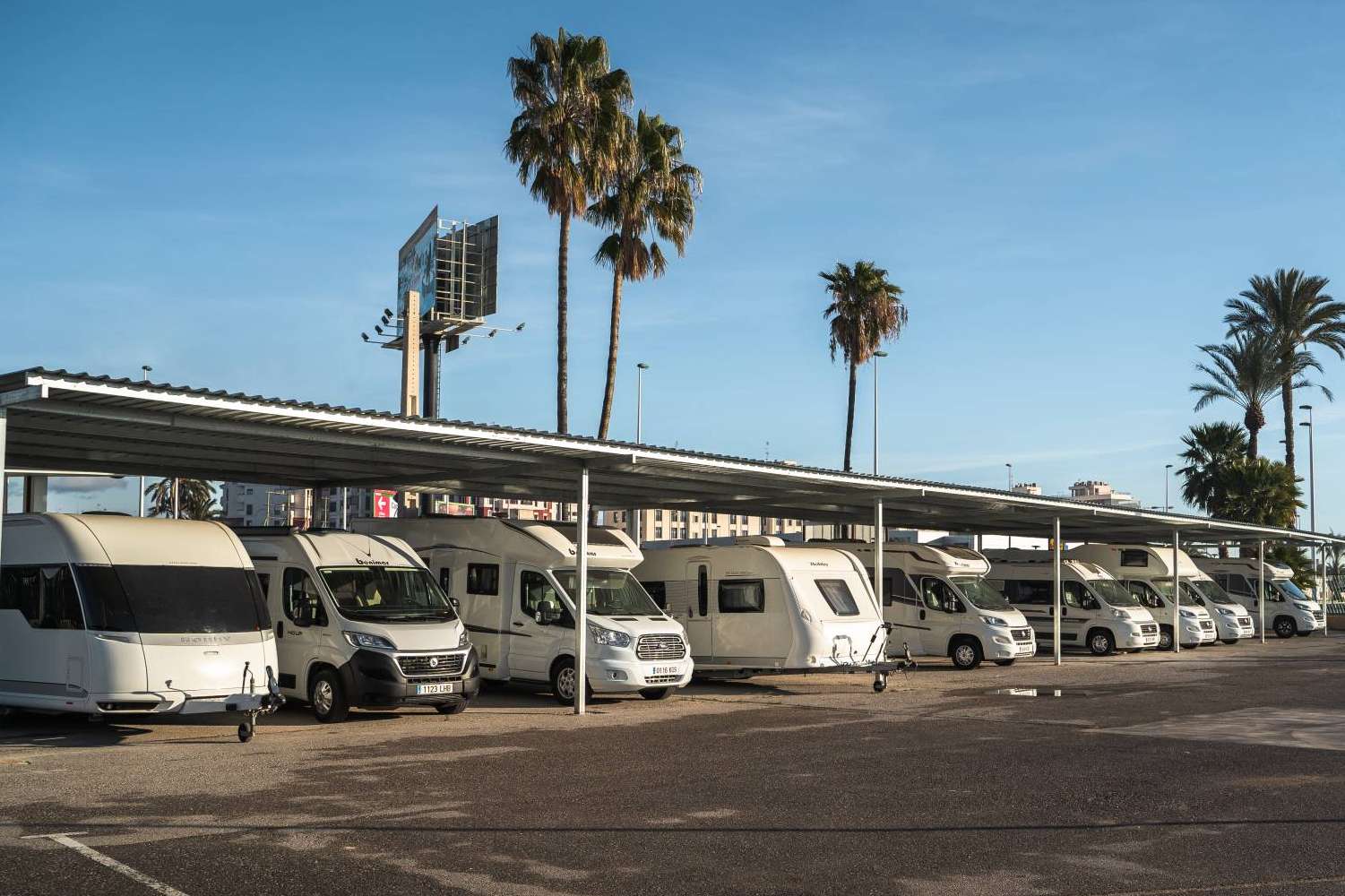 Un espacio de aparcamiento de 9.000 m2, totalmente vallado y asfaltado es Aparca2