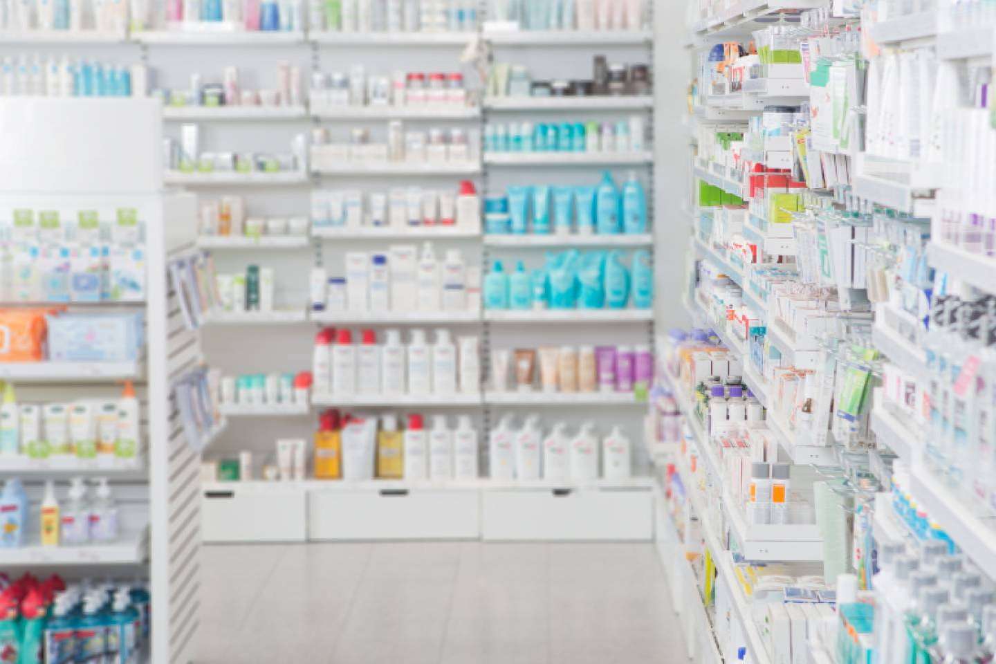 Factores a considerar antes de comprar una farmacia en Madrid, según Urbagesa Farmacias