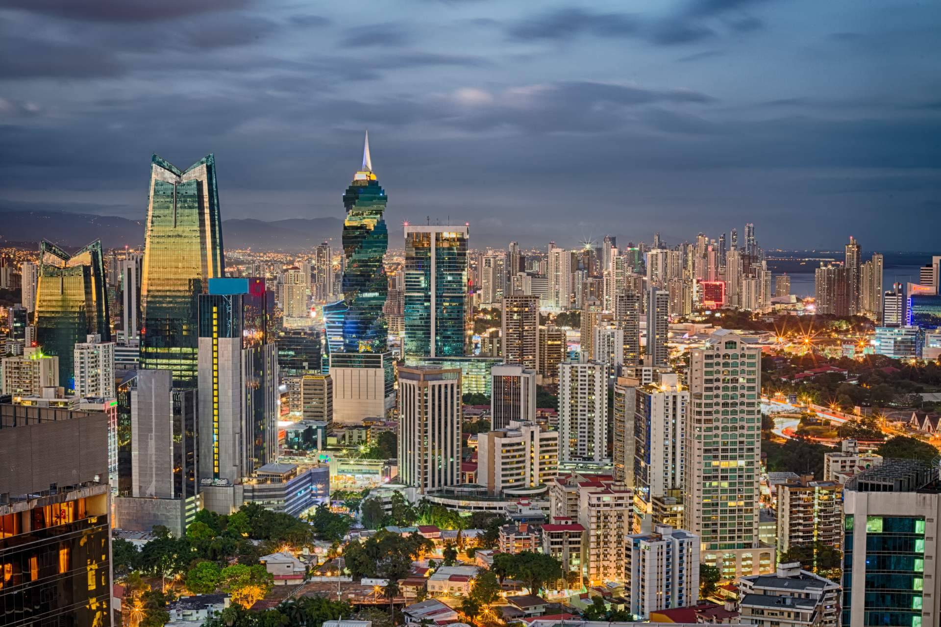 Invertir y hacer negocios en Panamá; Grupo Los Pueblos