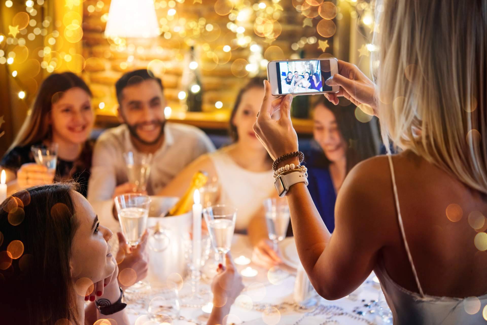 Organizar una cena de navidad de empresa con Barcelona Noche