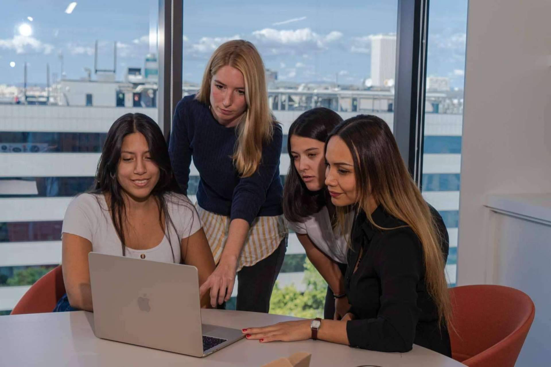 Los servicios que ofrece la agencia experta en diseño de páginas web y e-commerce Primera Impresión