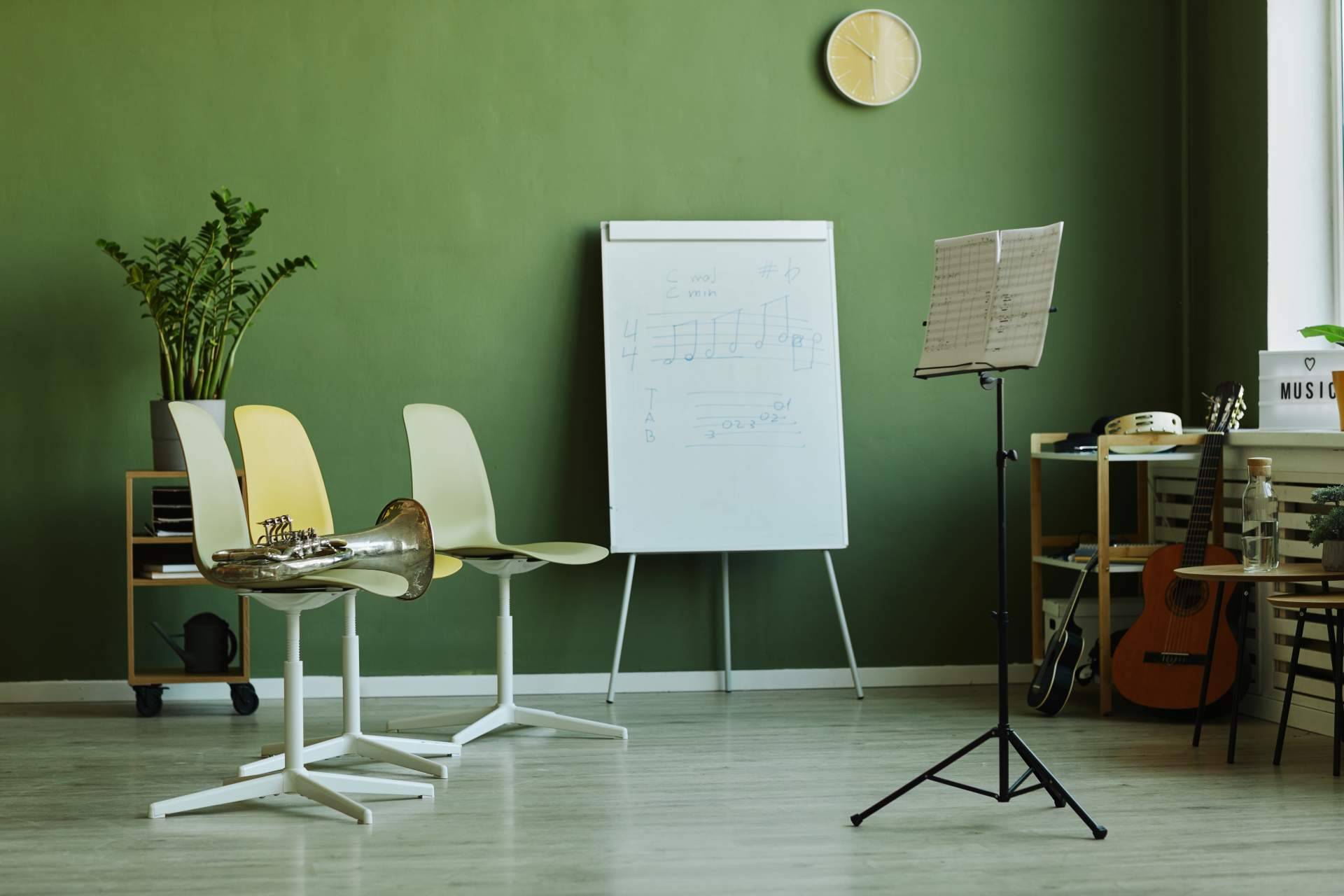 Las ventajas de escuchar música y de aprender a tocar instrumentos