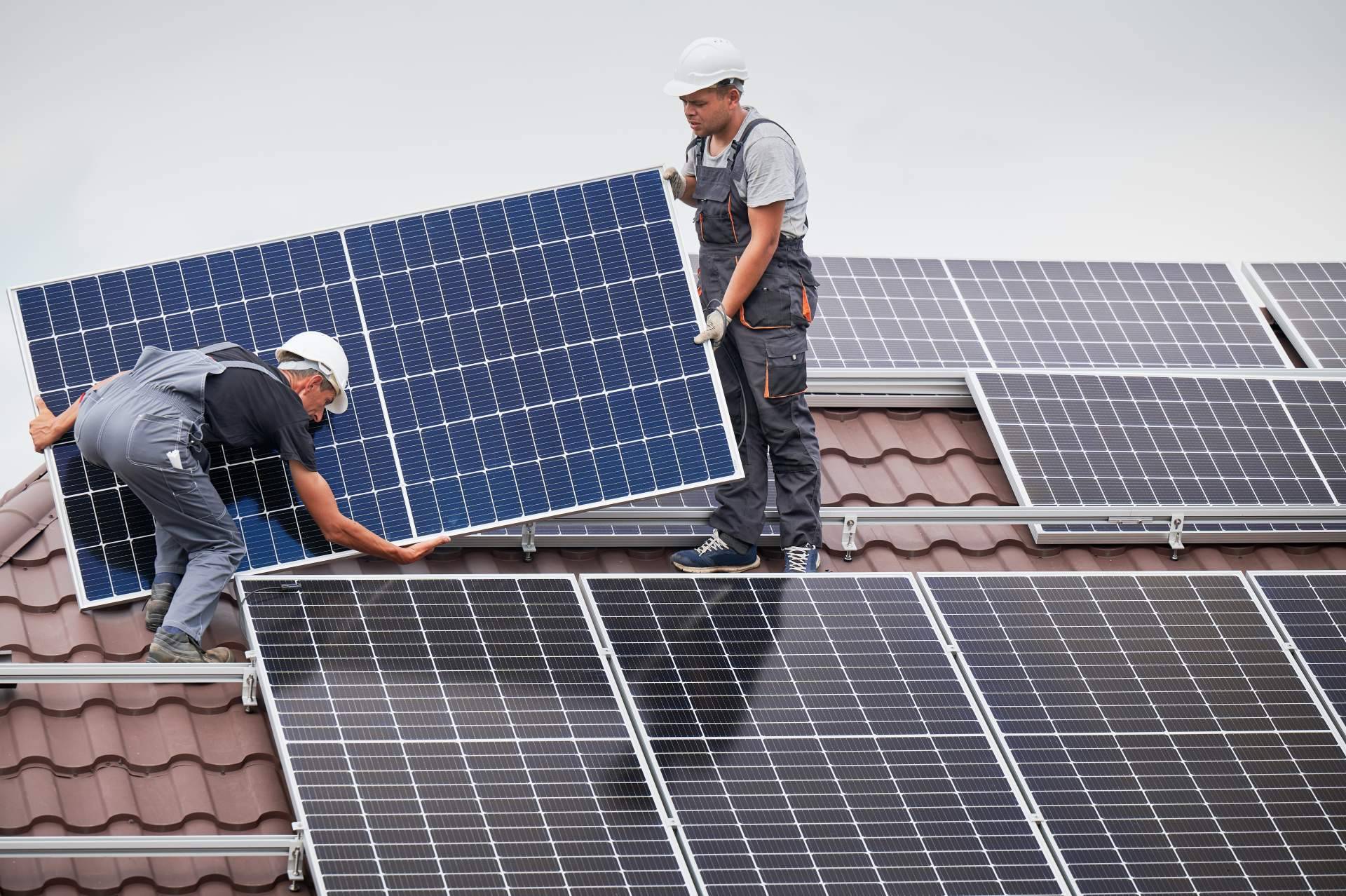 Beneficios de la aerotermia y placas solares