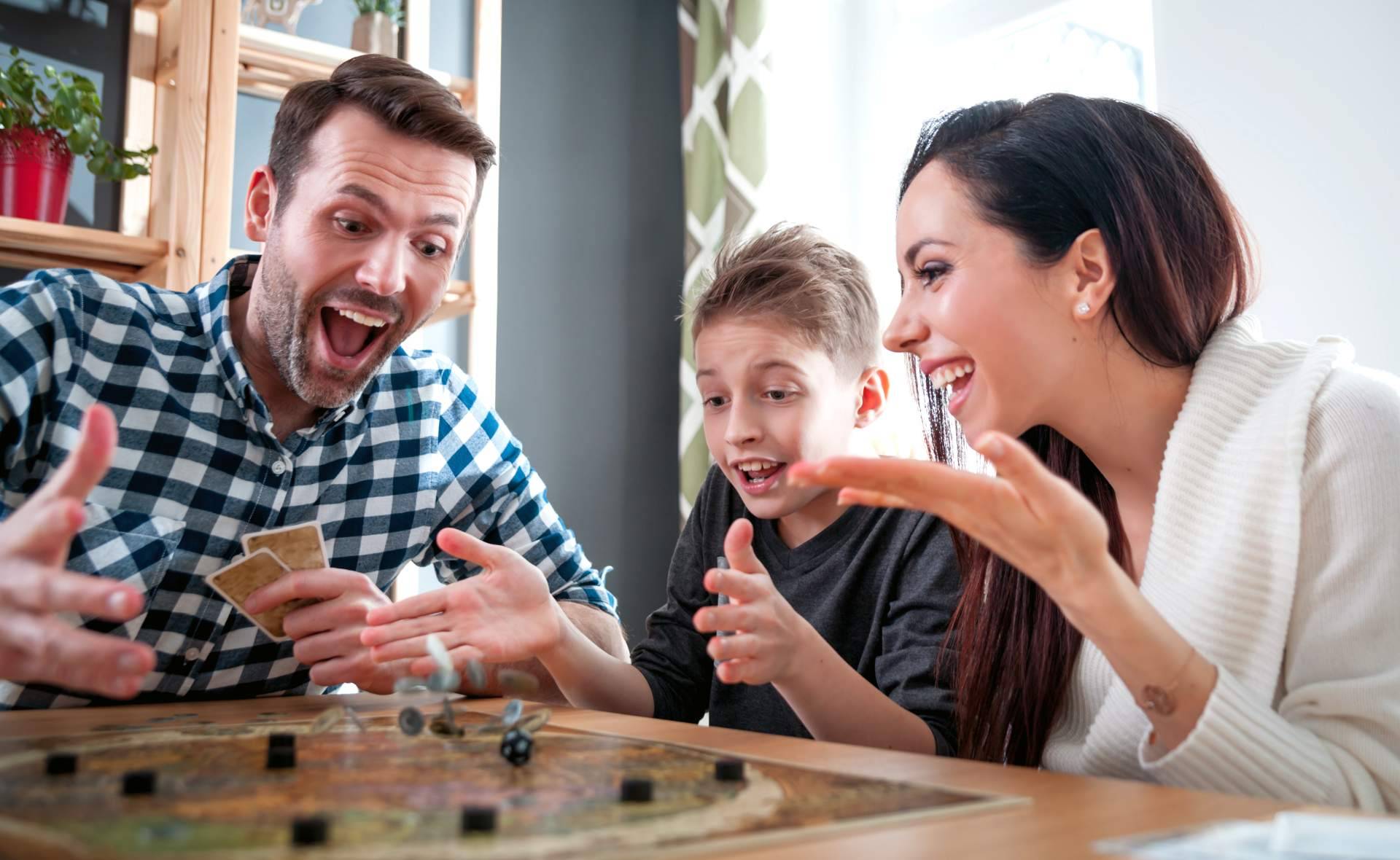 Cavernia cuenta con juegos de mesa que enganchan