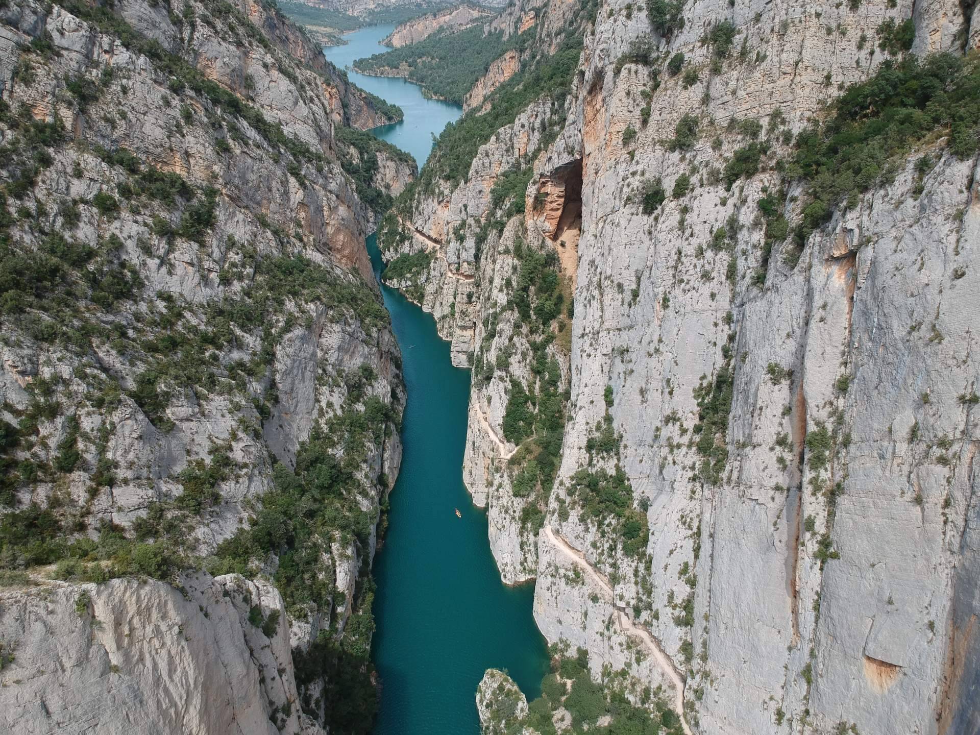 Disfrutar de una experiencia diferente haciendo una vía ferrata en el Congost de Mont-rebei
