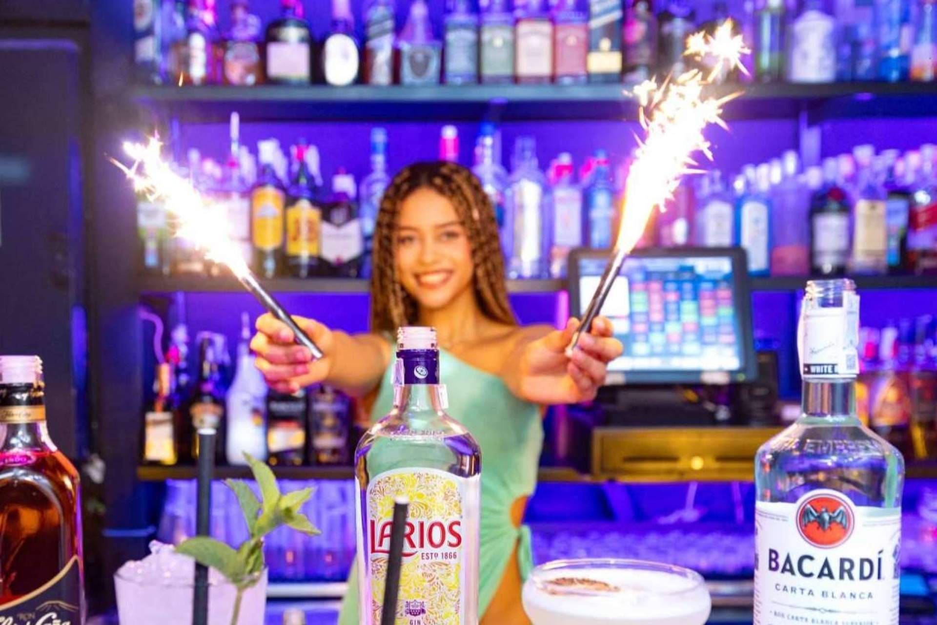 Una sala en Madrid en la que disfrutar con los amigos de más de 600 chupitos, Espit Chupitos