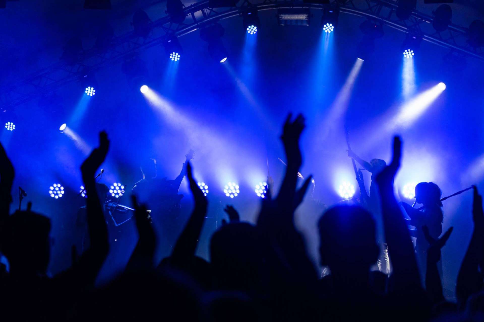 Fiestas Martinika y sus equipos de sonido e iluminación profesional para eventos