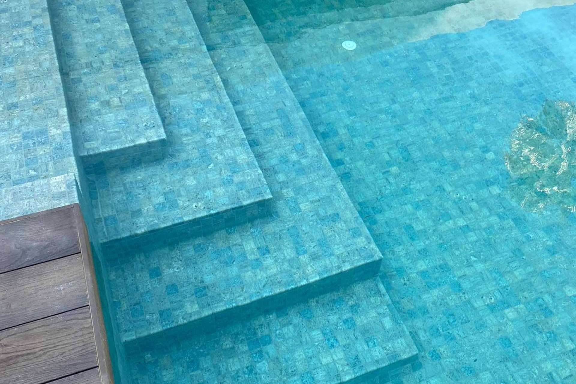 Agua pura con el producto sostenible de Pool Tiger Europe
