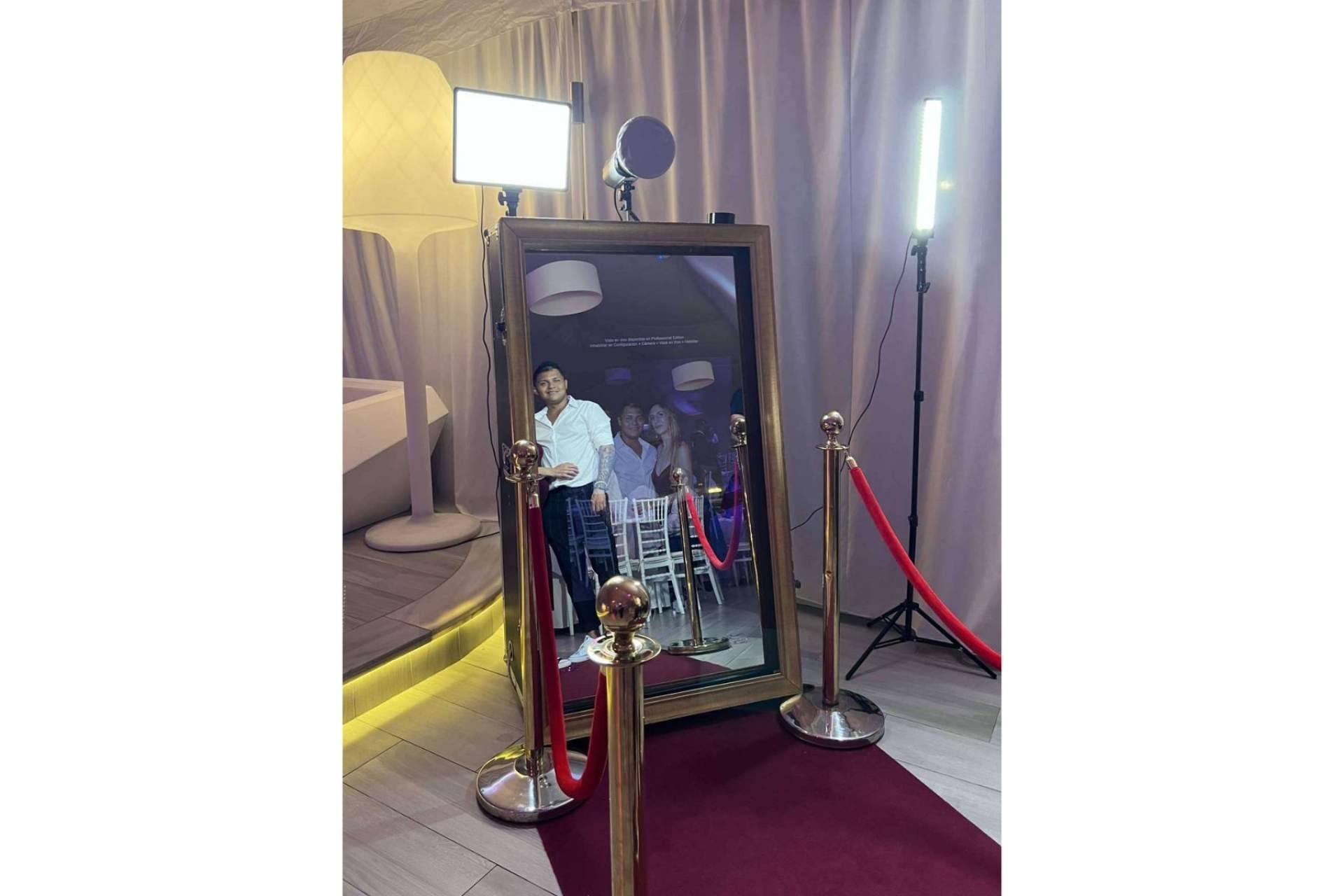 El espejo mágico para bodas da un toque elegante a cualquier evento