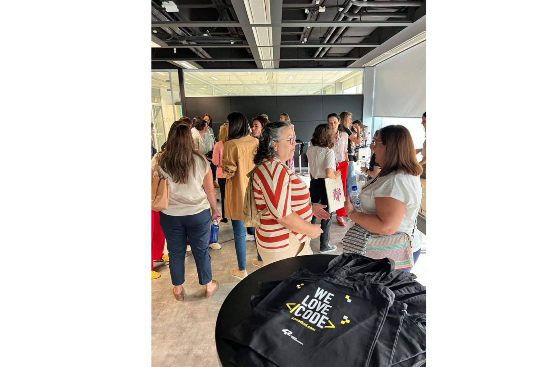 #EllasPrograman, la iniciativa de Womenalia y Fundación Telefónica que promueve el talento femenino STEAM, cuenta con la participación de 200 mujeres