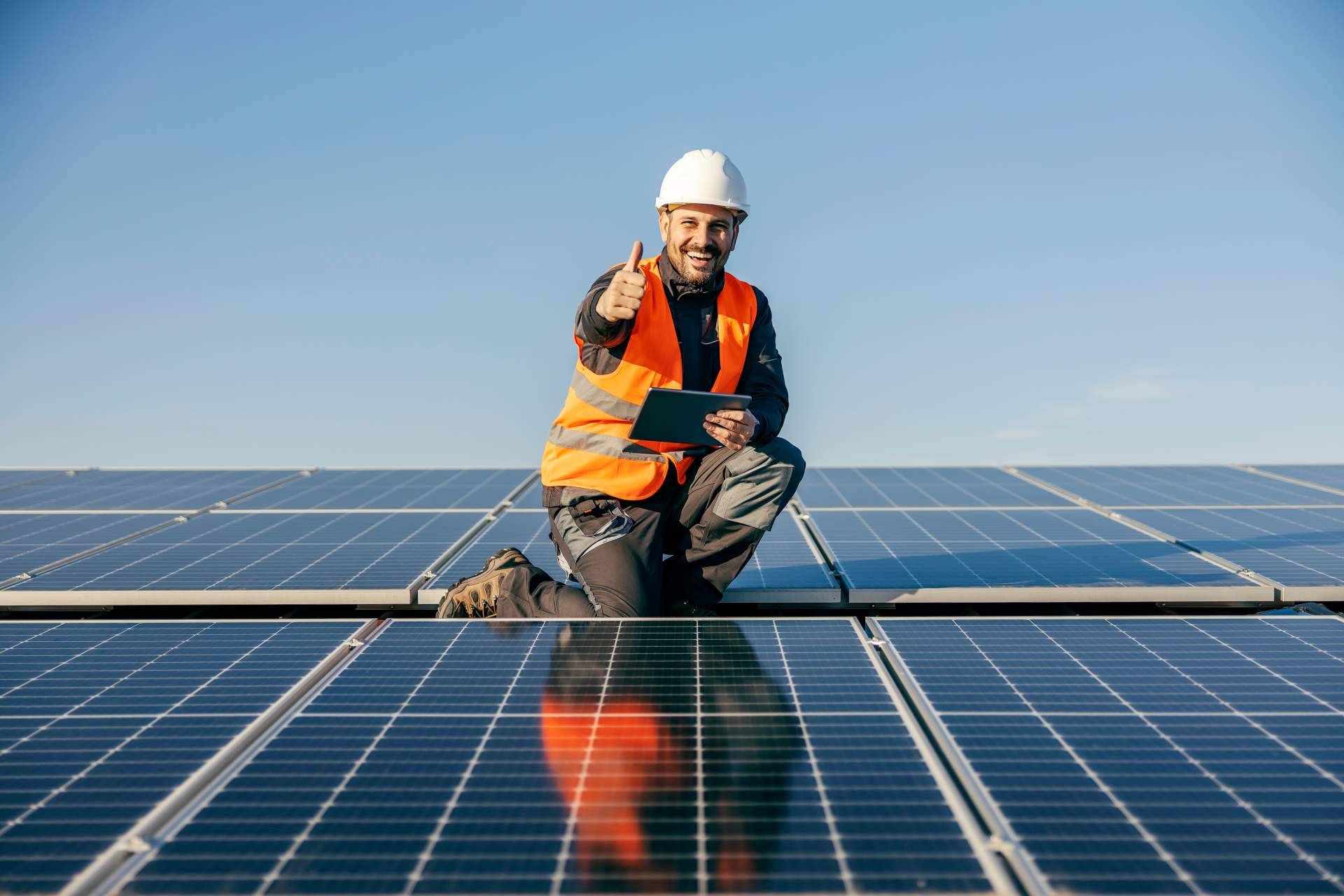 Instalación de paneles de energía solar, de la mano de PVAI