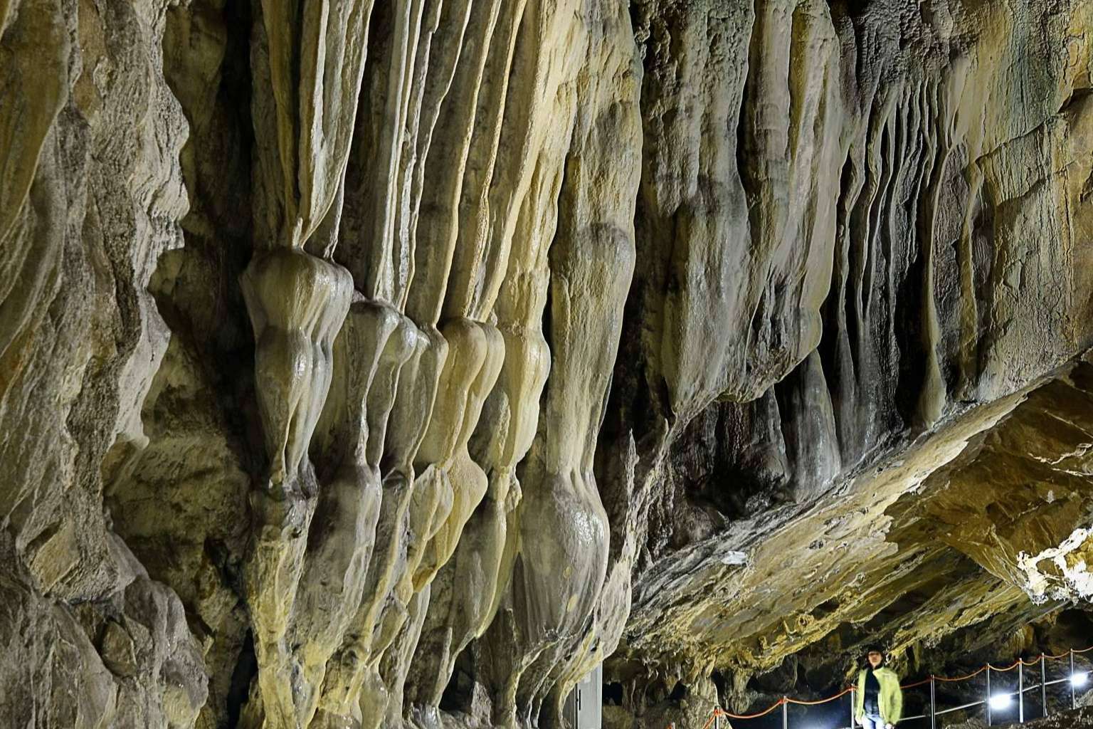 Lo importante está en el interior, la nueva campaña de las Cuevas y Minas Turísticas para el turismo en otoño