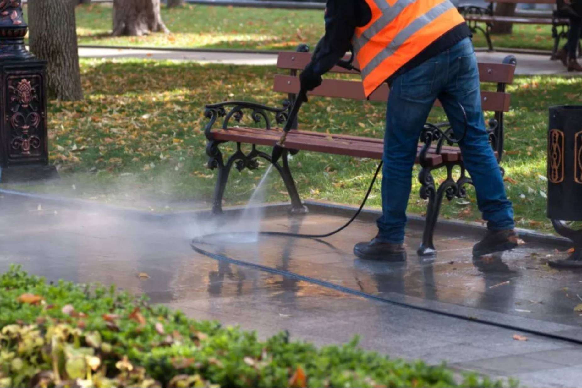 Galvañ Lacados cuenta con especialistas en servicios de mantenimiento y limpieza de mobiliario urbano