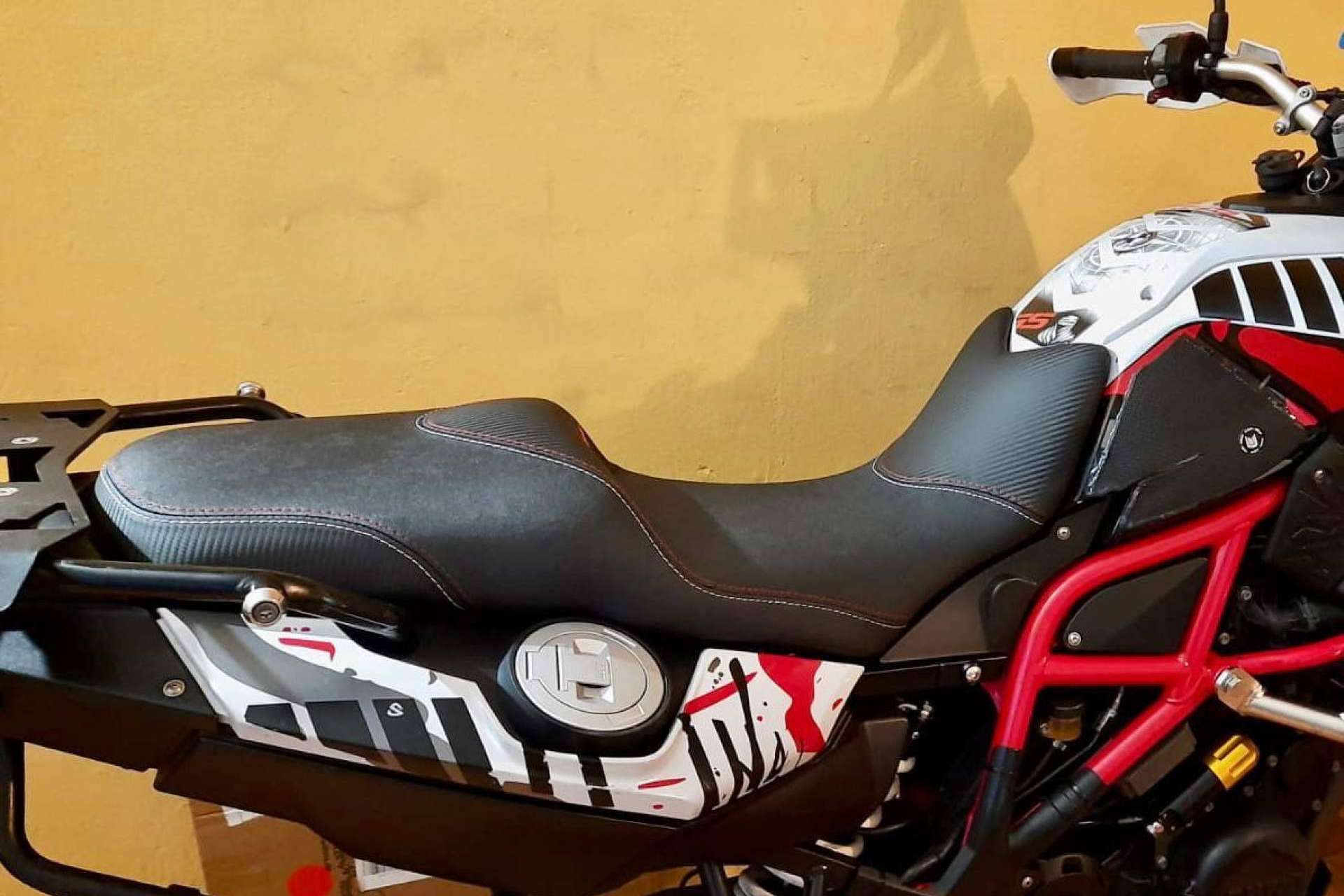 Disponibilidad de fundas para asiento de moto personalizadas en JM Fundas