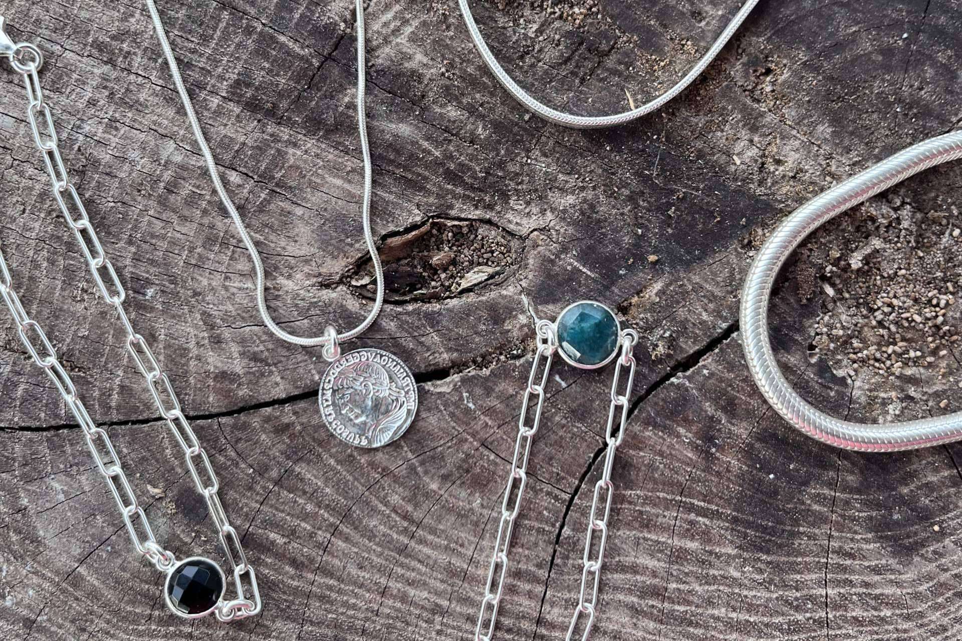 Un año de la creación de la marca de pulseras y collares MaDa MILANO