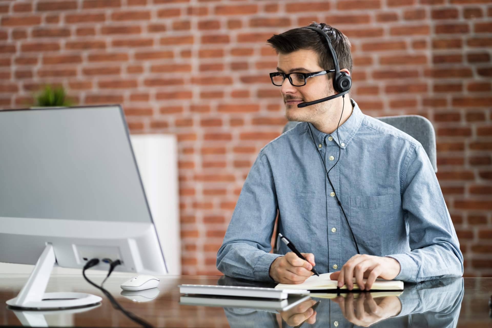 Para optimizar la gestión de llamadas, cómo funciona el servicio de secretaría virtual que ofrece SVAE a las empresas
