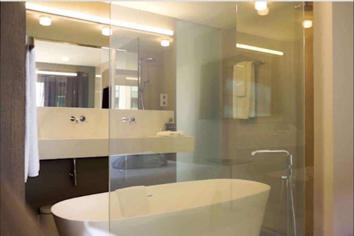 ¿Qué características presenta el cristal inteligente?, con la empresa especializada OfficeDeco