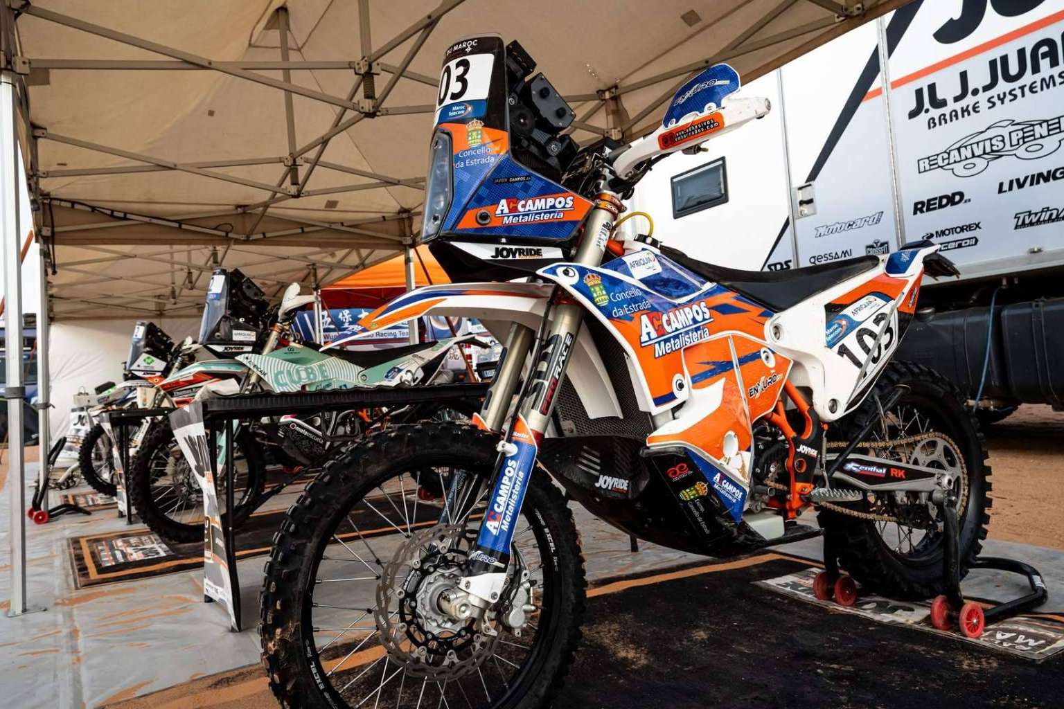 ADHESIVOSEMBARRADOS dispone de adhesivos para motocross personalizados